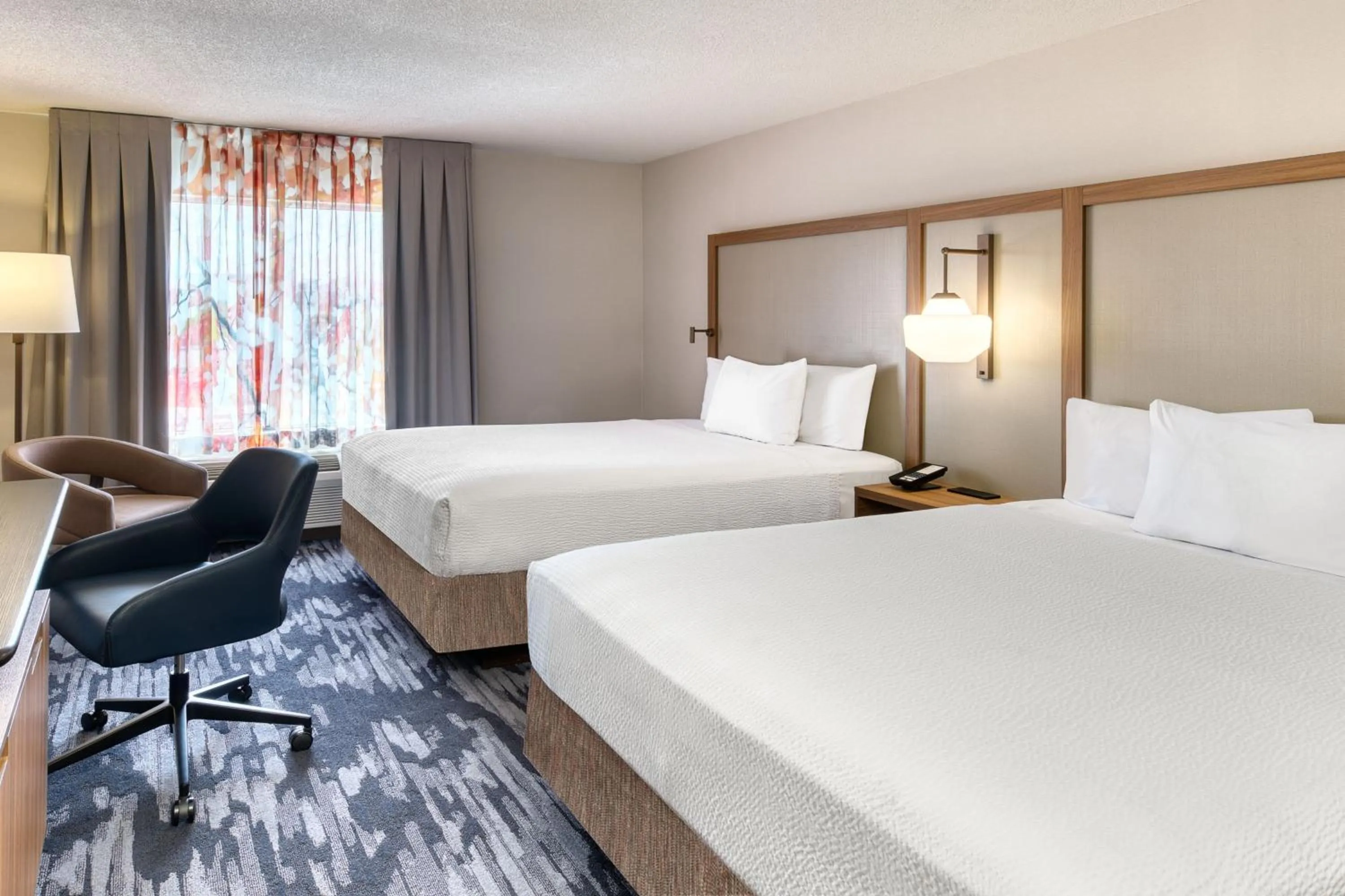 Photo of the whole room, Bed in Fairfield Inn & Suites by Marriott Toronto Brampton