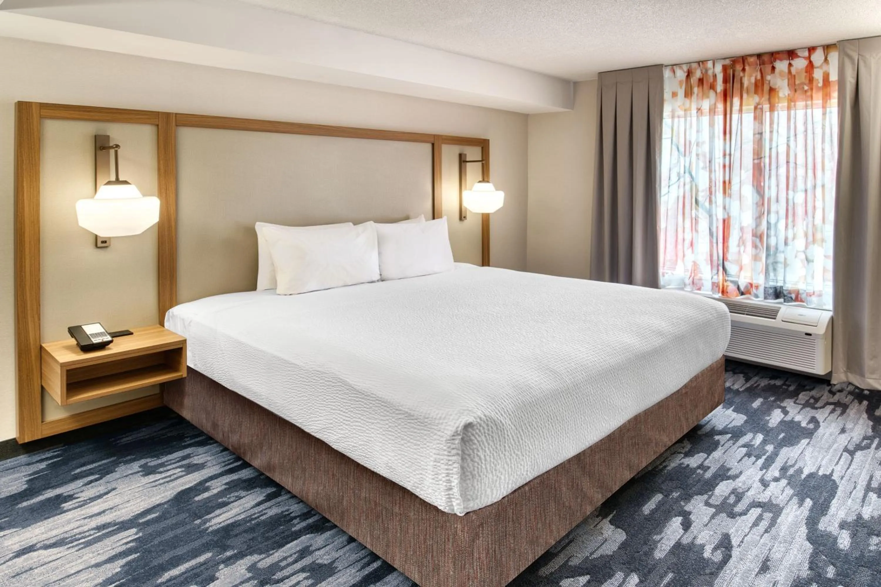 Photo of the whole room, Bed in Fairfield Inn & Suites by Marriott Toronto Brampton