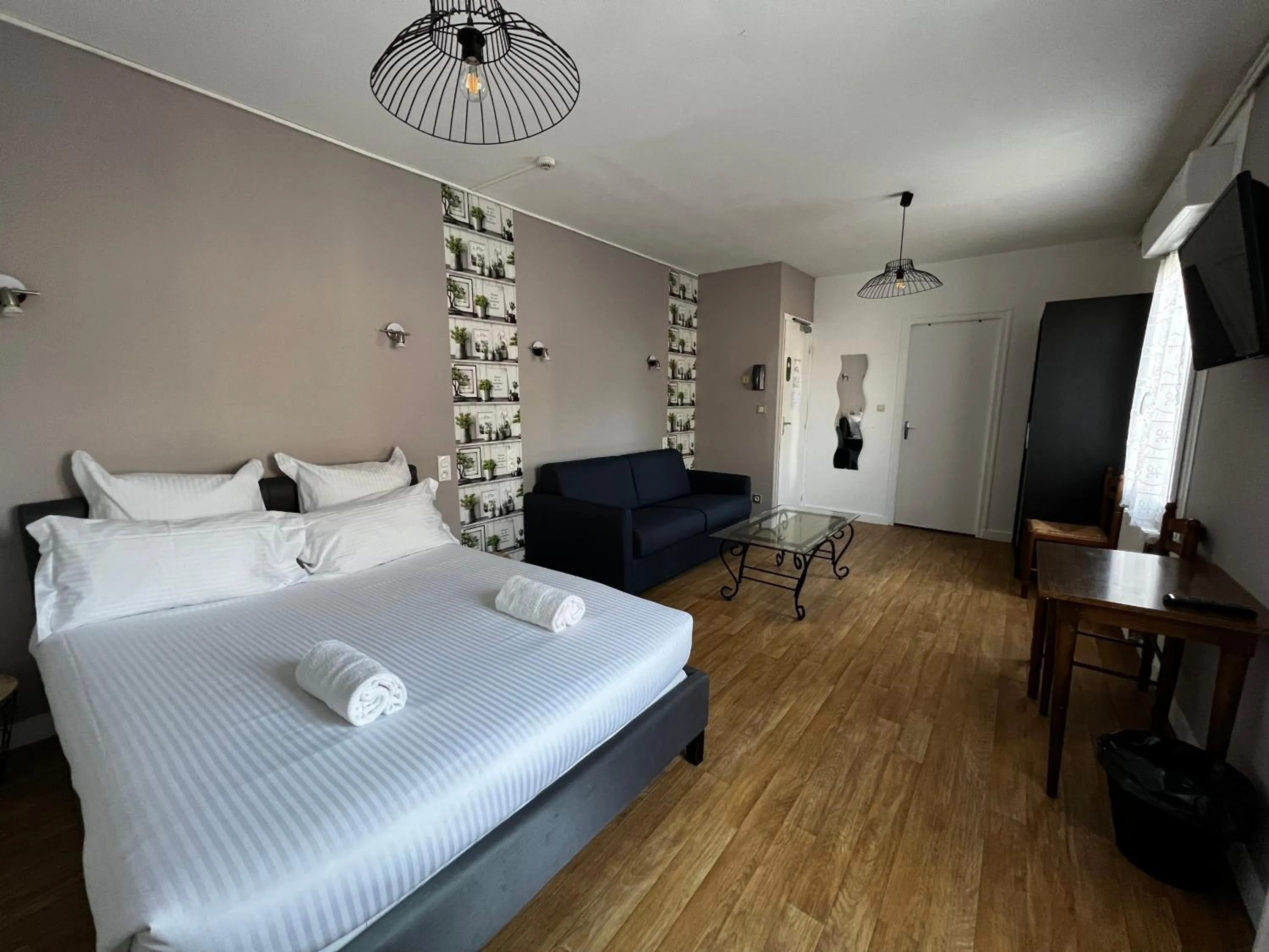 Bed in Contact Hotel Les Montois