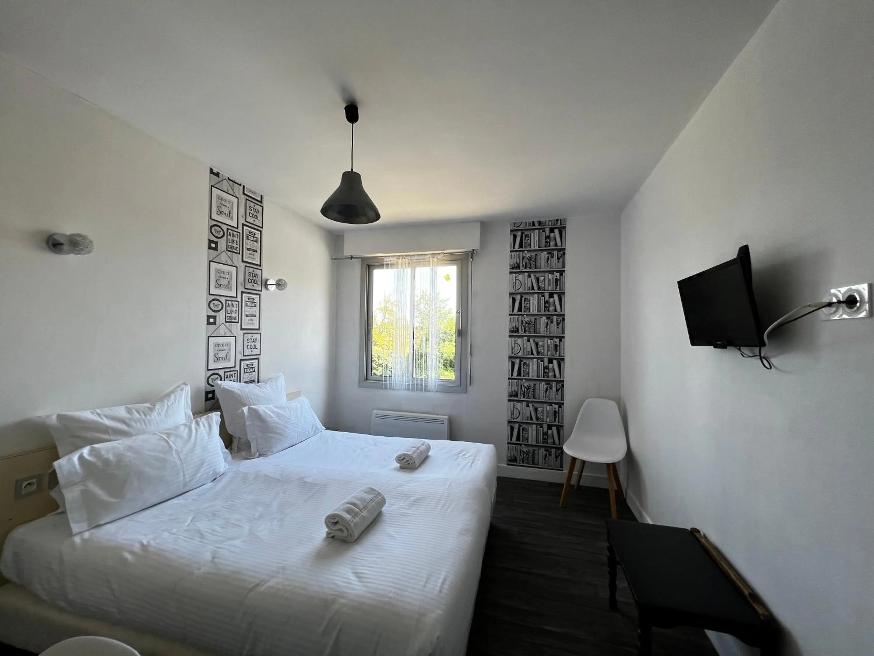 Photo of the whole room, Bed in Contact Hotel Les Montois