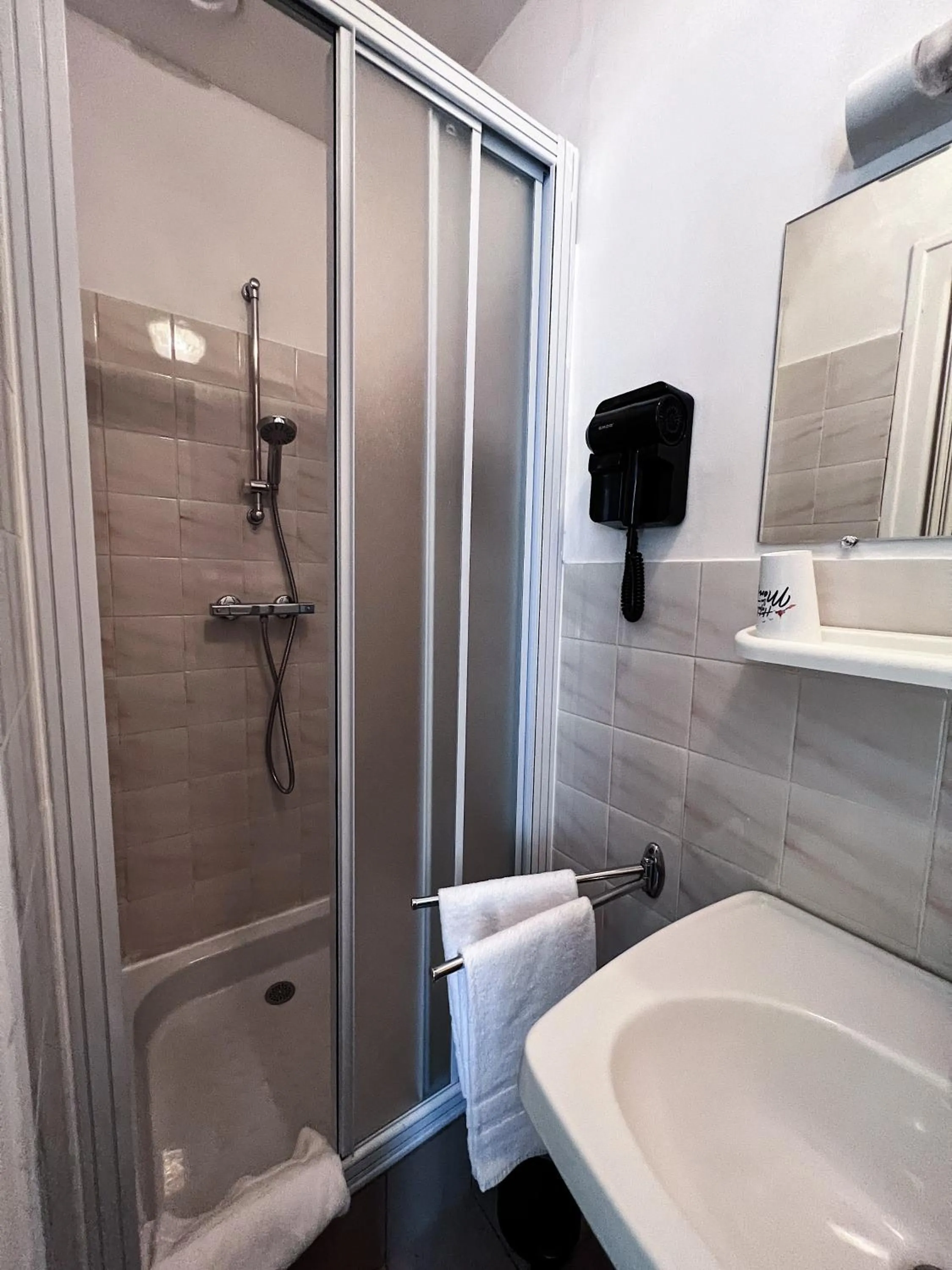 Bathroom in Contact Hotel Les Montois