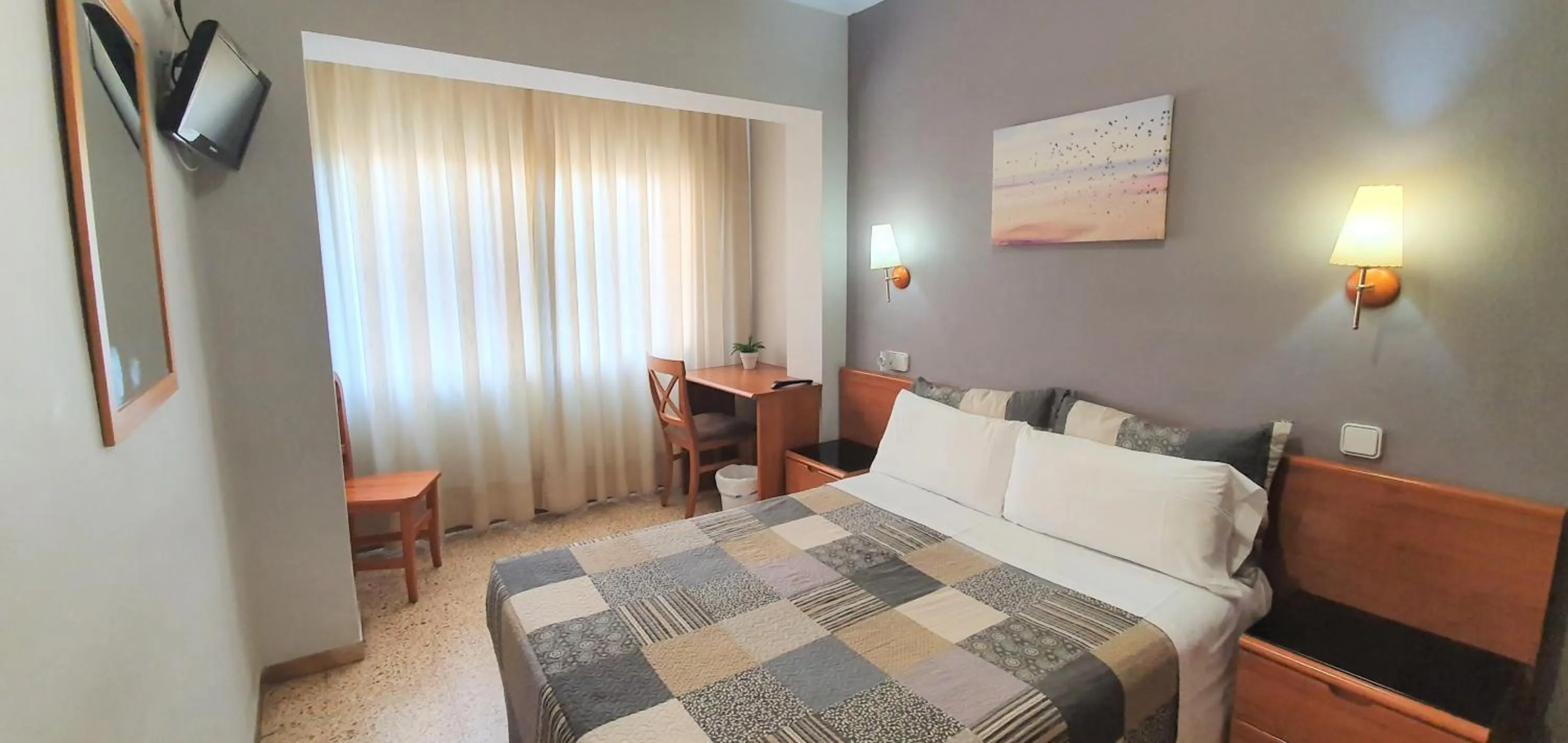 Photo of the whole room, Bed in Marinada Cambrils