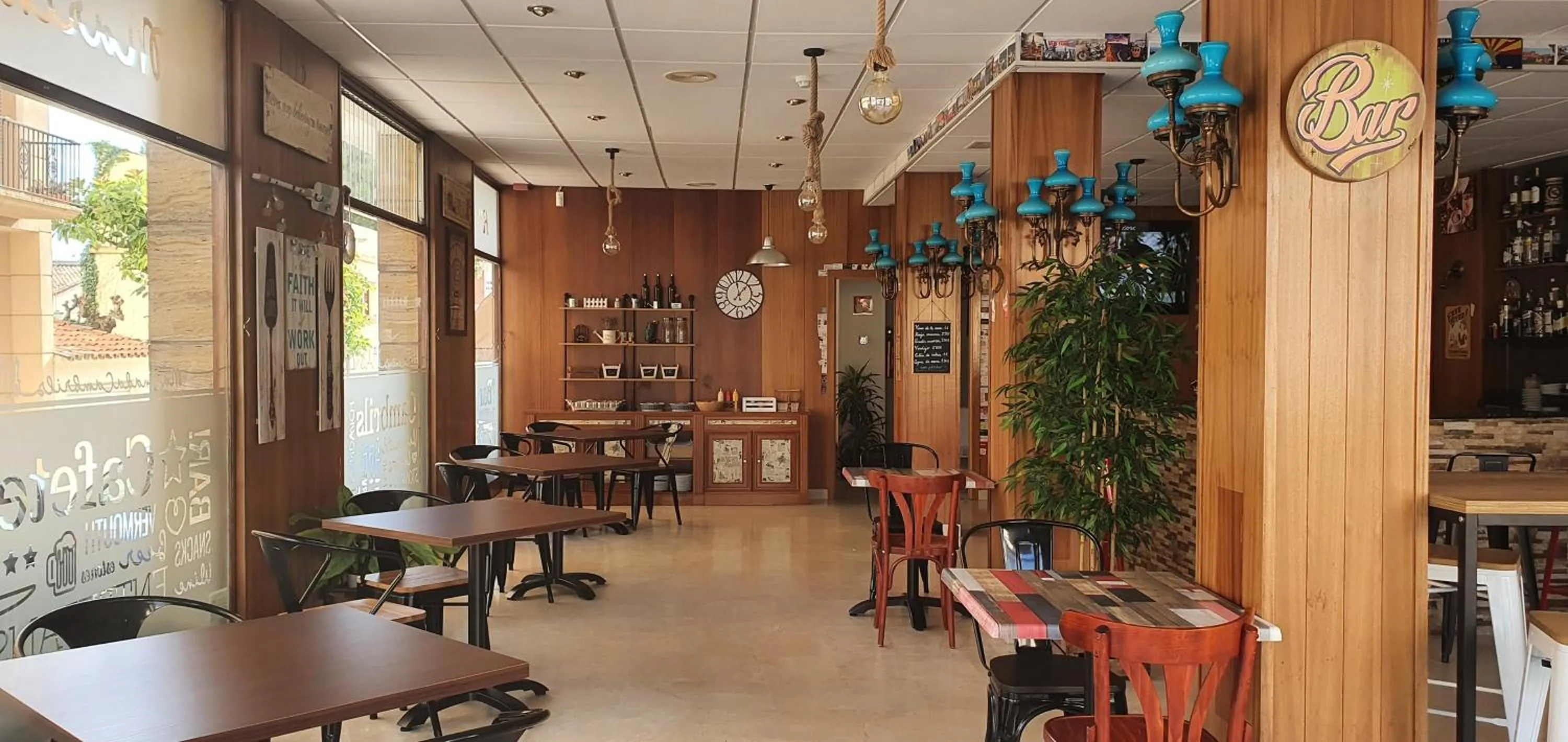 Restaurant/places to eat in Marinada Cambrils