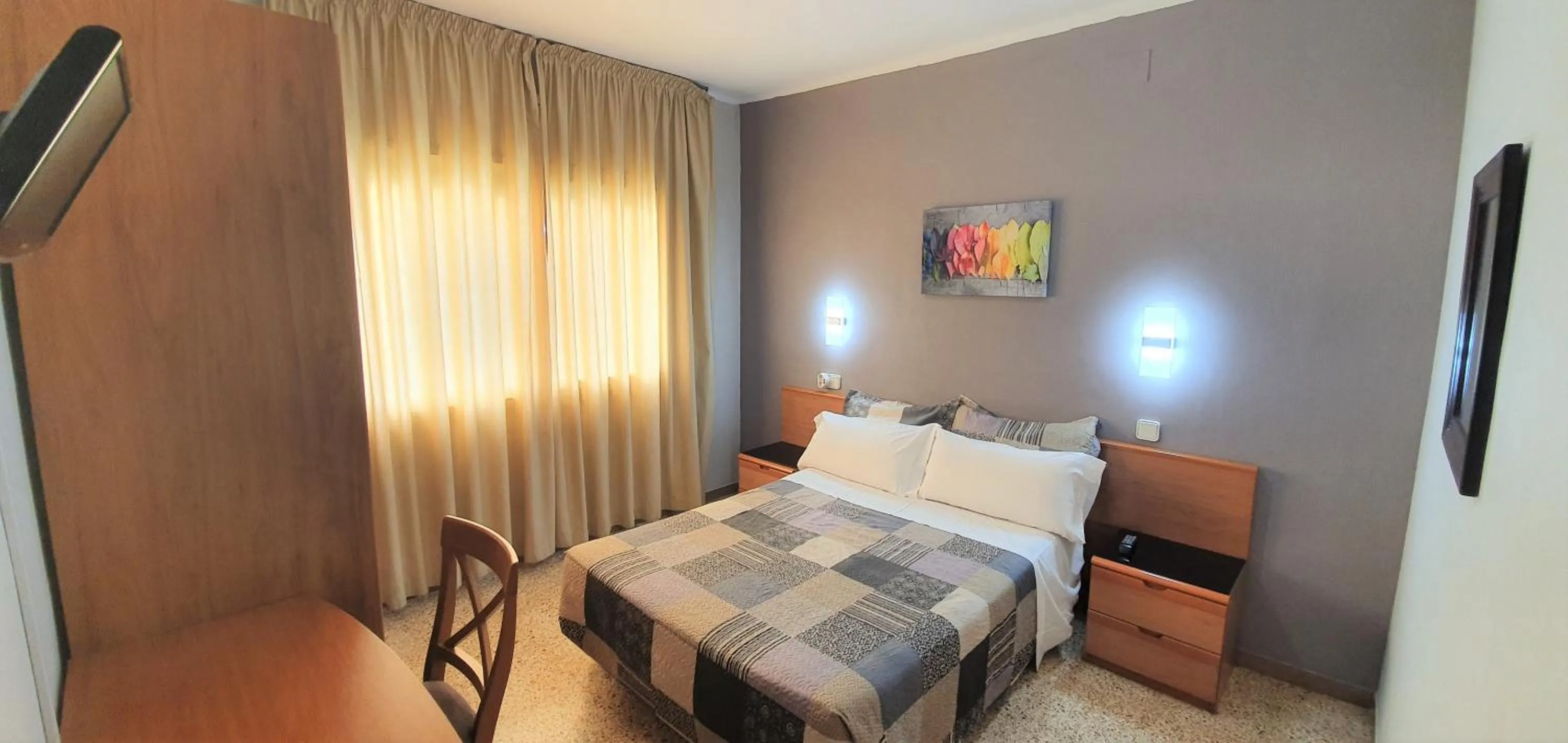 Photo of the whole room, Bed in Marinada Cambrils