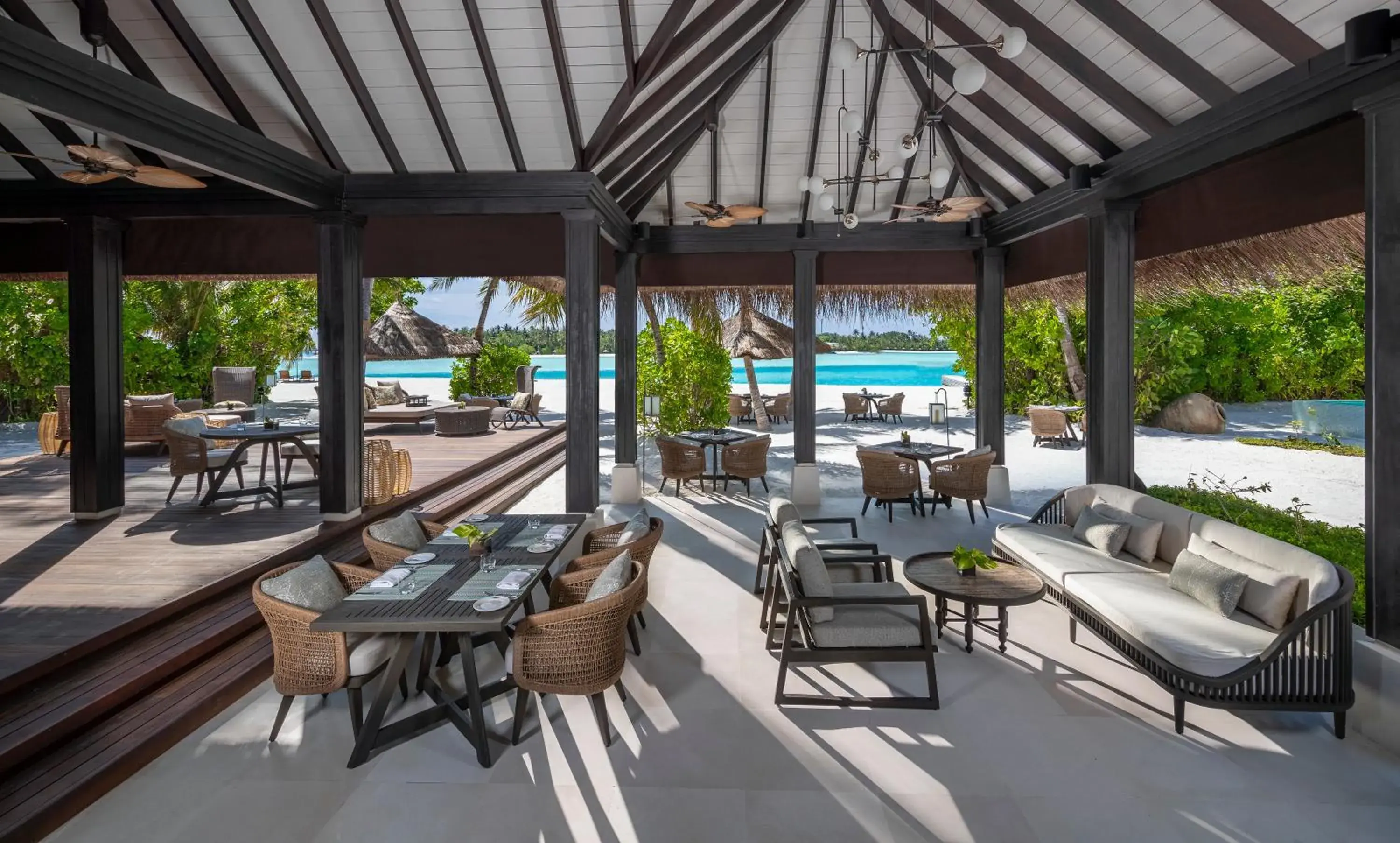 Restaurant/places to eat in Naladhu Private Island Maldives Restaurant/places to eat in Naladhu Private Island Maldives