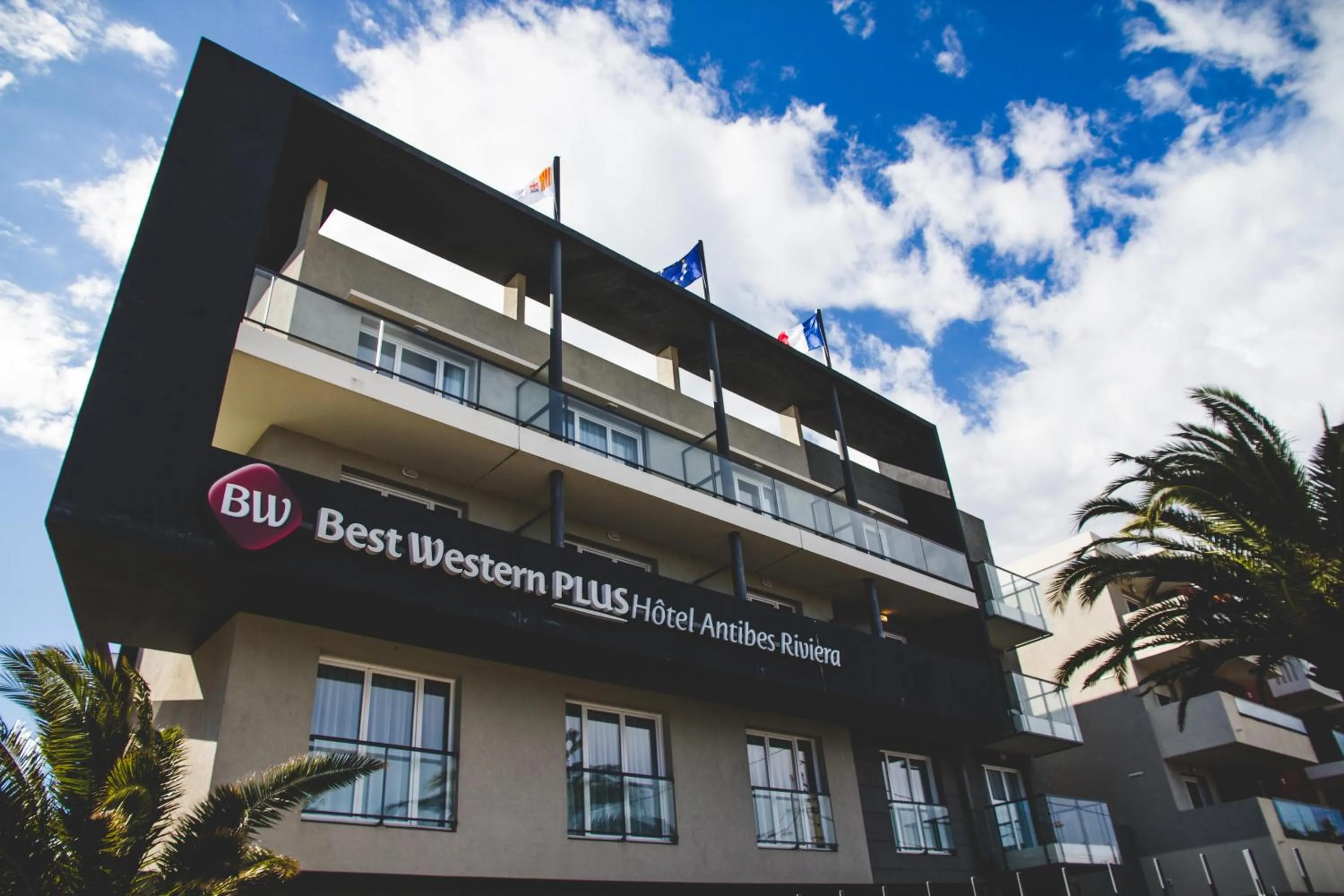 Facade/entrance in Best Western Plus Antibes Riviera