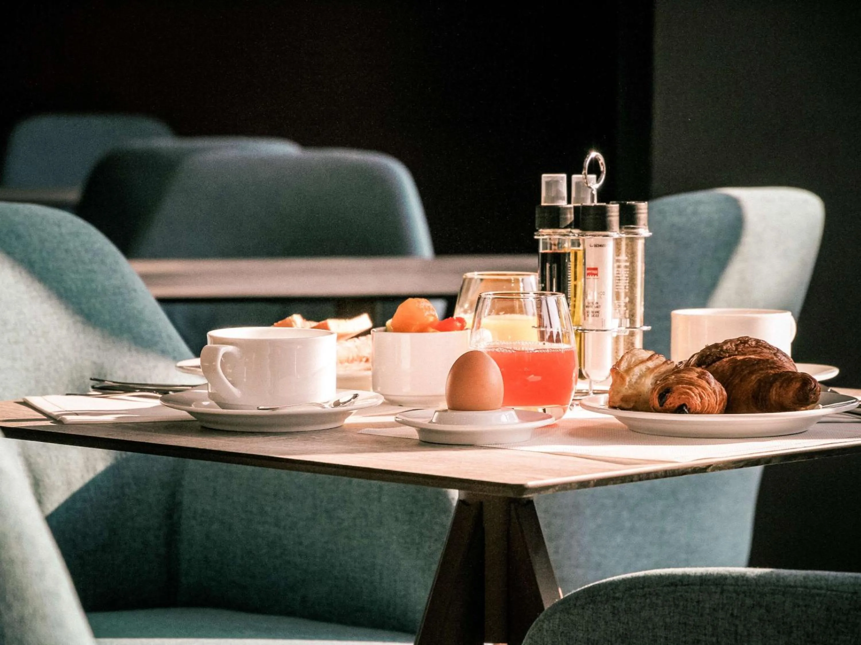 Restaurant/places to eat in Best Western Plus Antibes Riviera