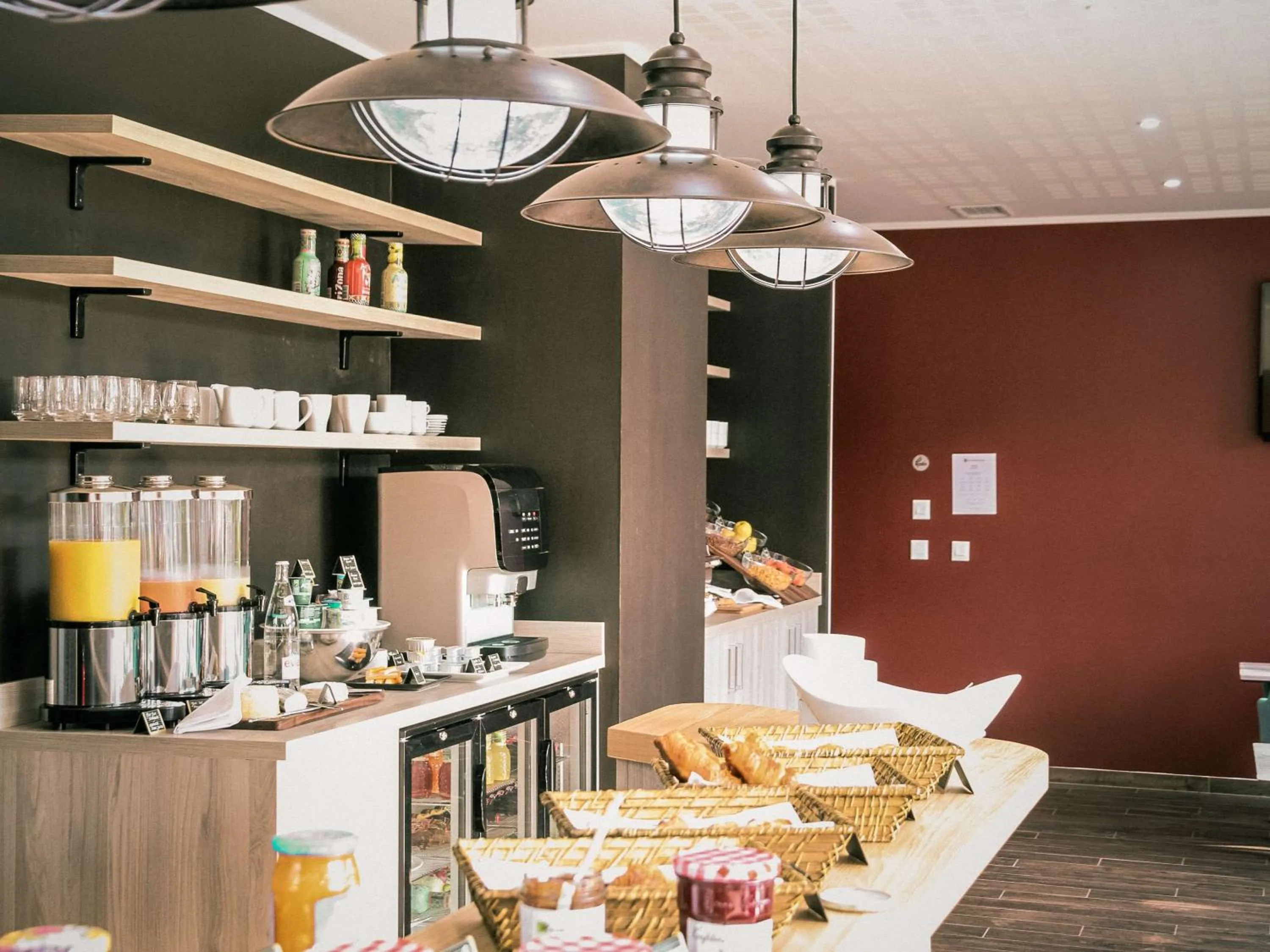 Restaurant/places to eat in Best Western Plus Antibes Riviera