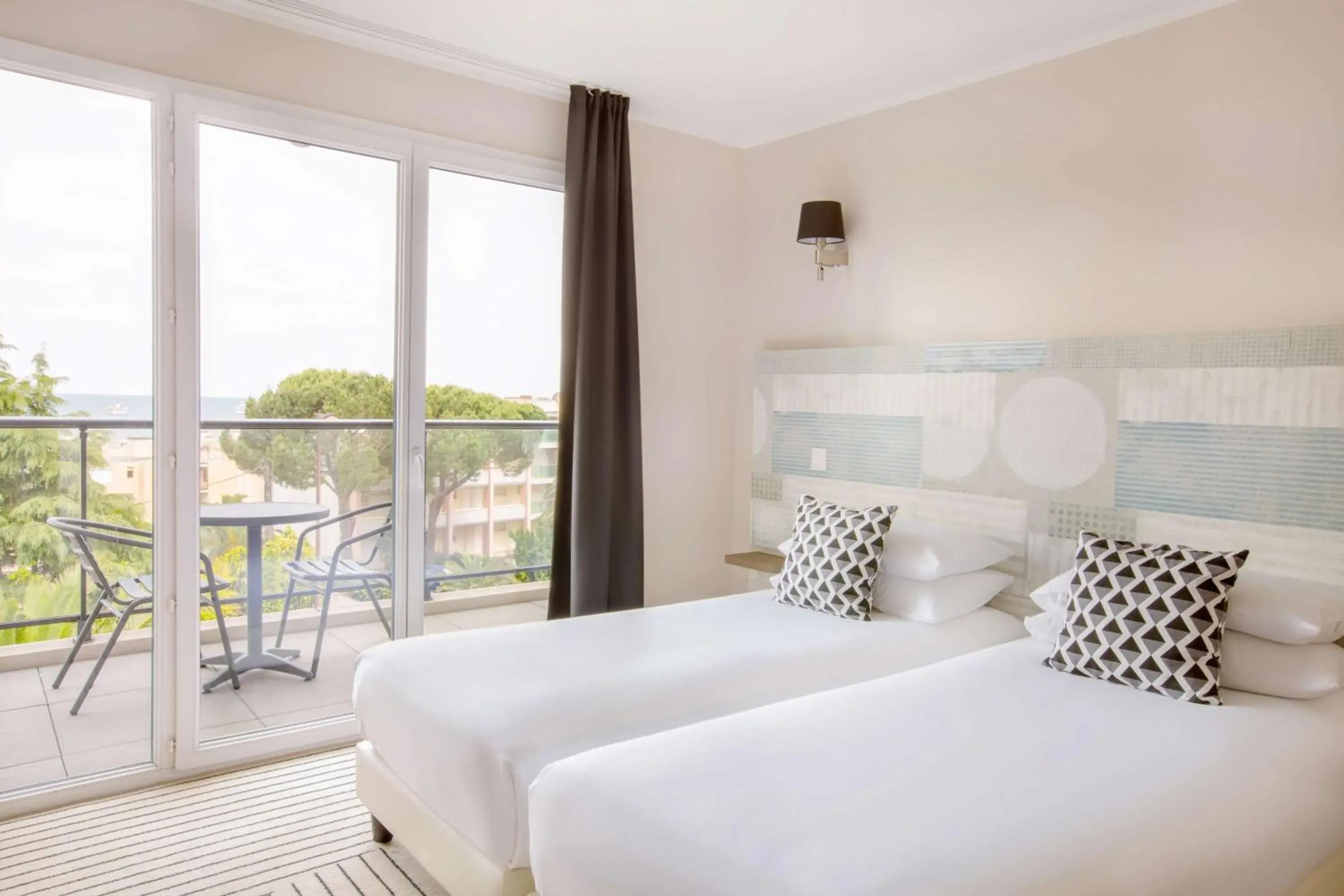Balcony/Terrace, Bed in Best Western Plus Antibes Riviera Balcony/Terrace, Bed in Best Western Plus Antibes Riviera
