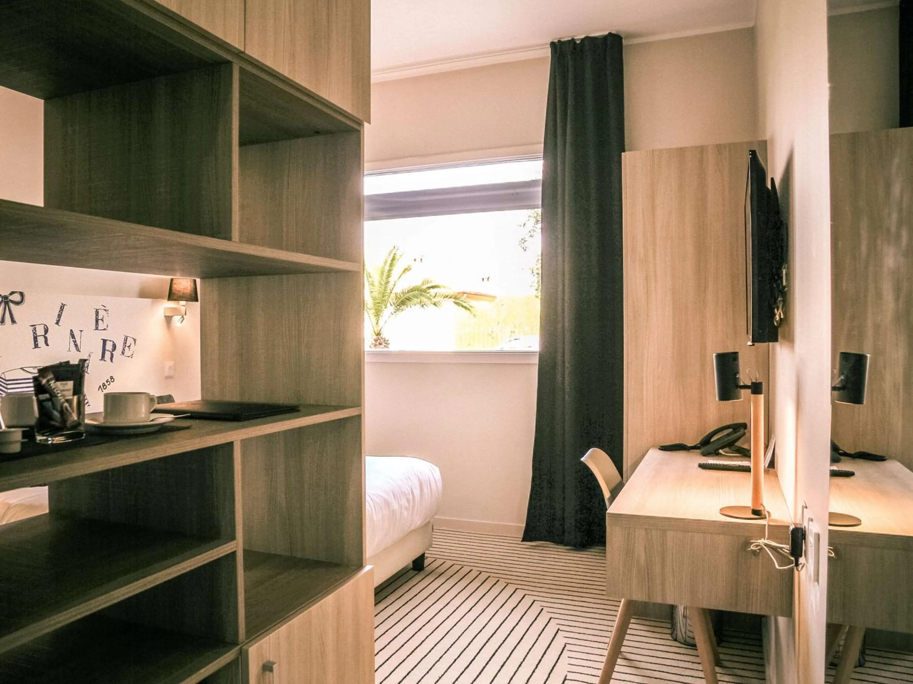 TV and multimedia in Best Western Plus Antibes Riviera