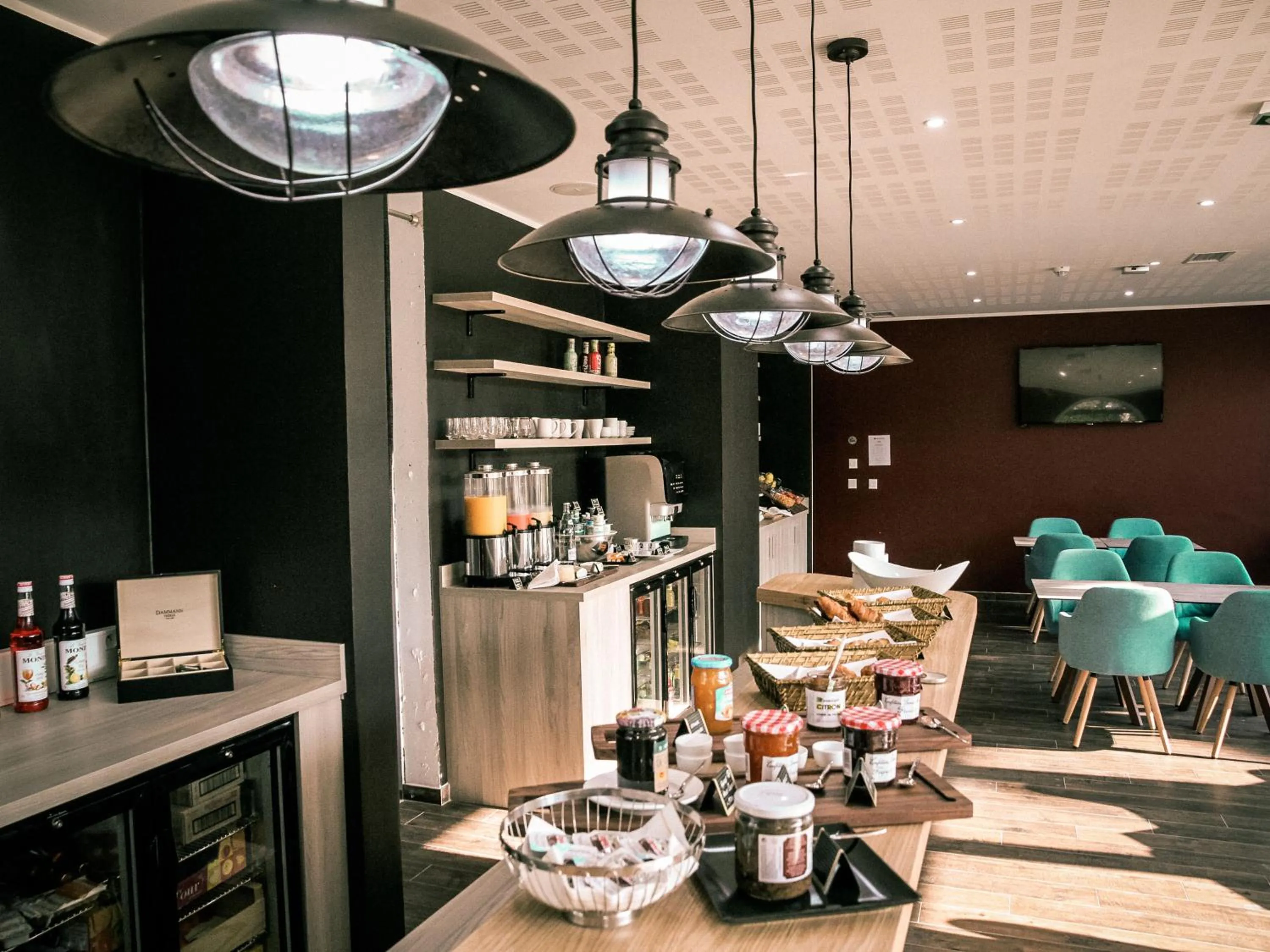 Lounge or bar in Best Western Plus Antibes Riviera