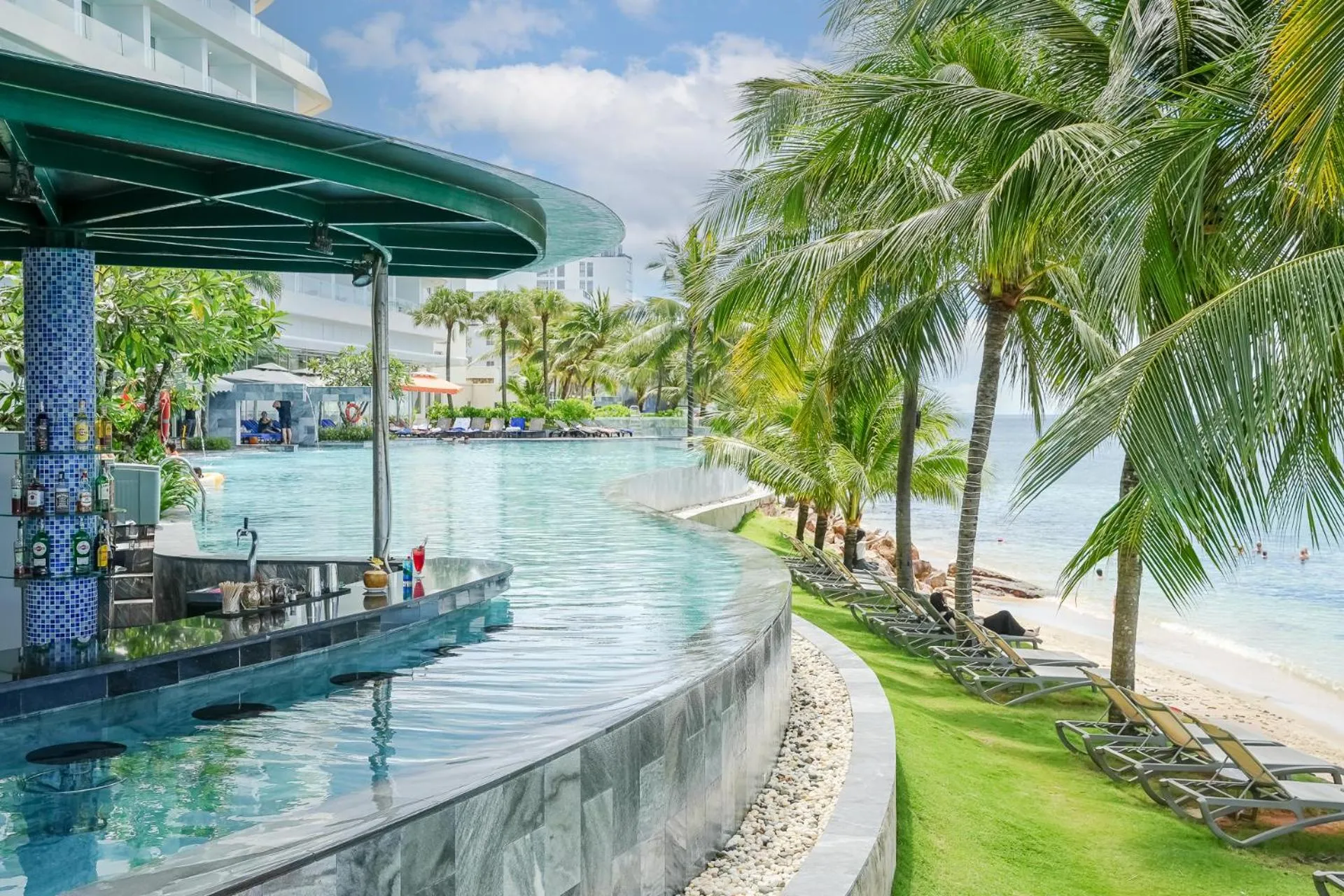 Lounge or bar in Seashells Phu Quoc Hotel & Spa