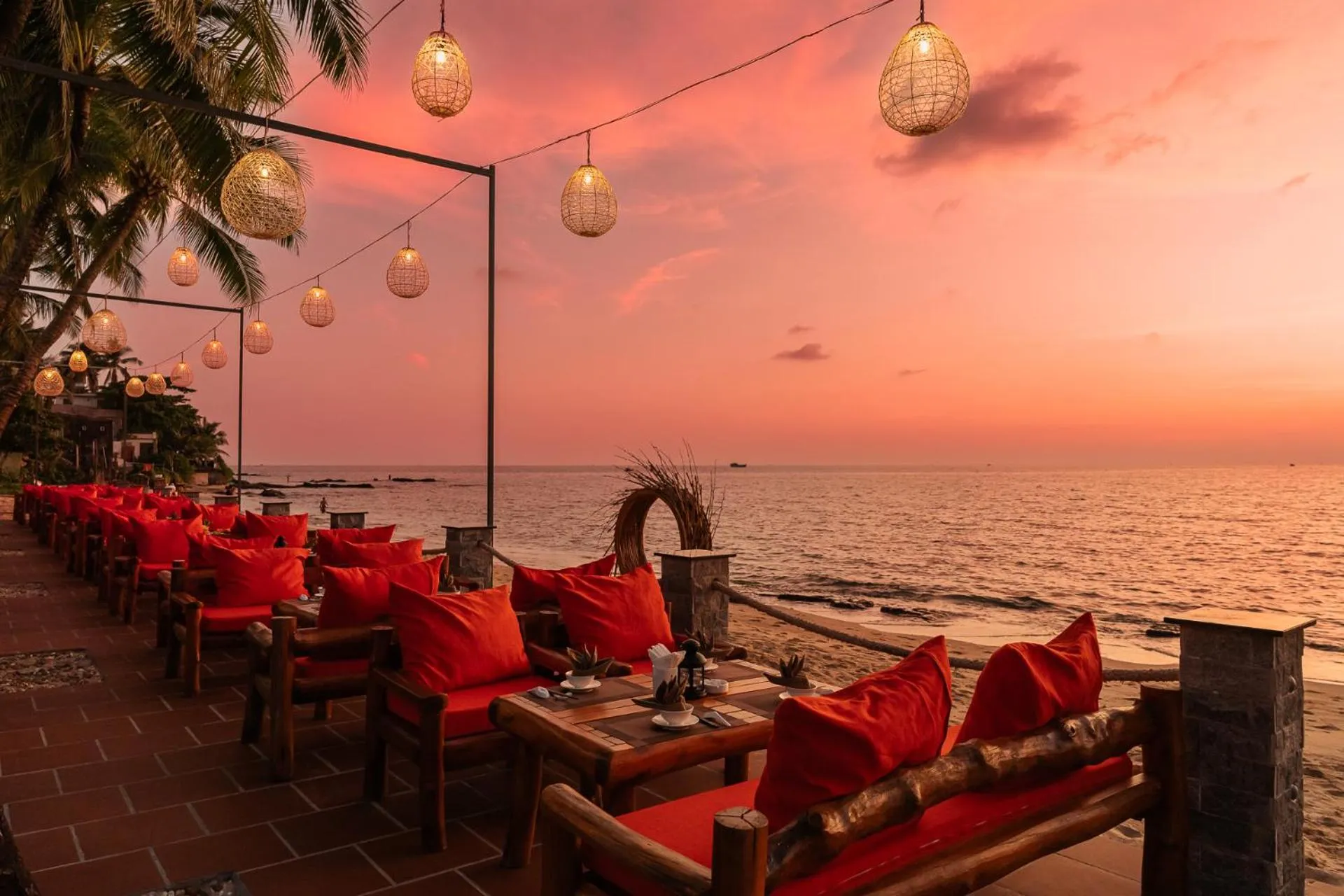 Lounge or bar in Seashells Phu Quoc Hotel & Spa