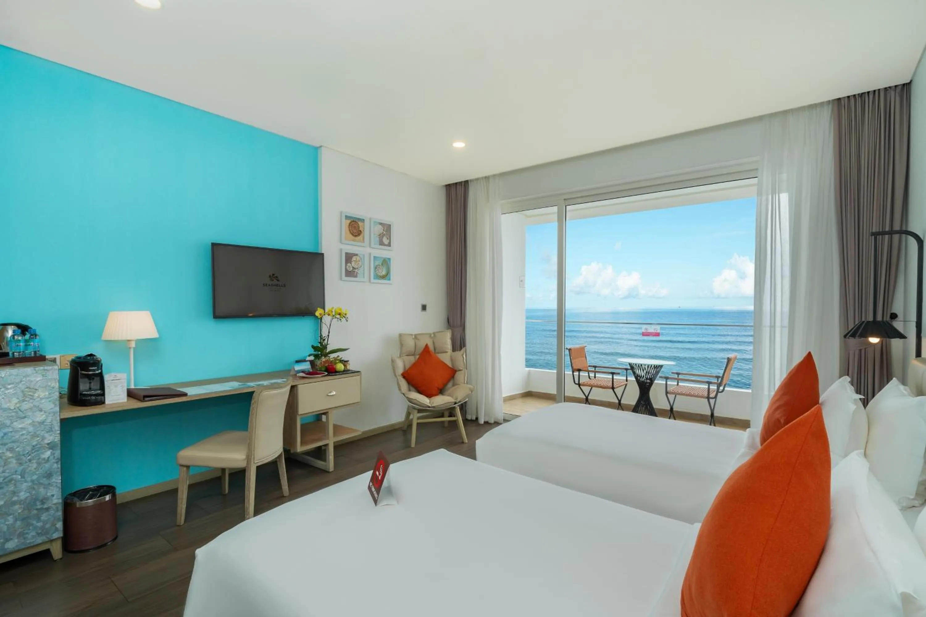 Bed in Seashells Phu Quoc Hotel & Spa