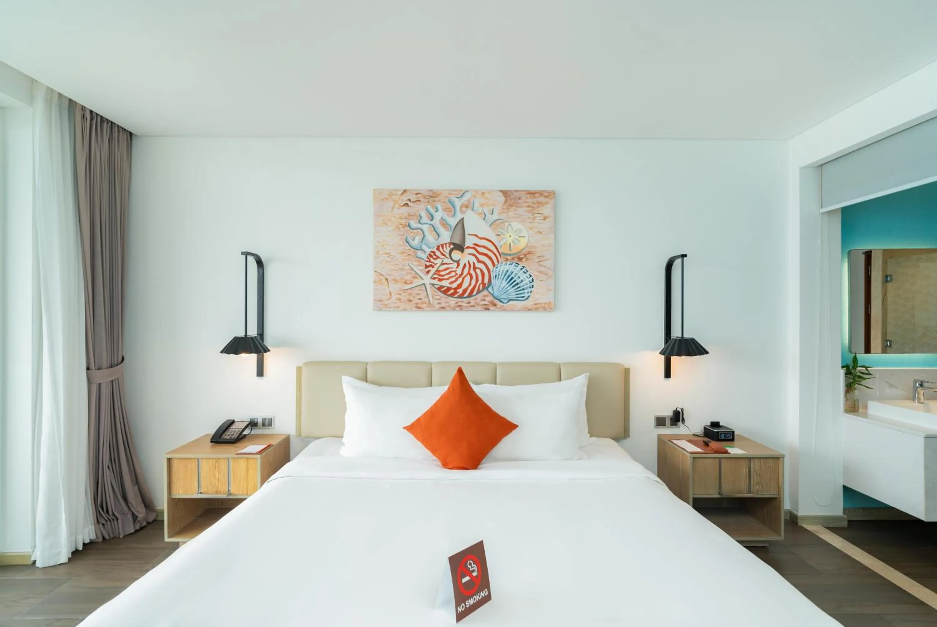 Bed in Seashells Phu Quoc Hotel & Spa