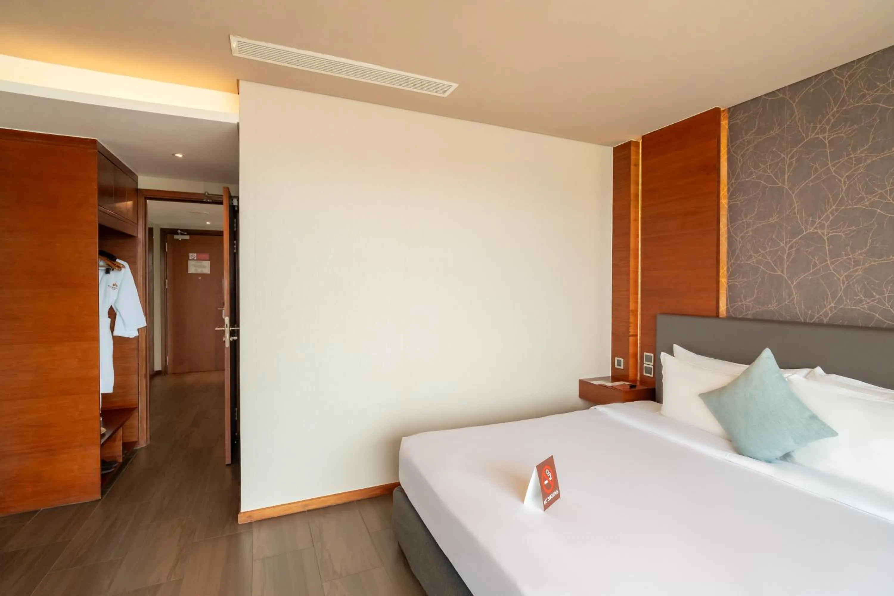 Bed in Seashells Phu Quoc Hotel & Spa