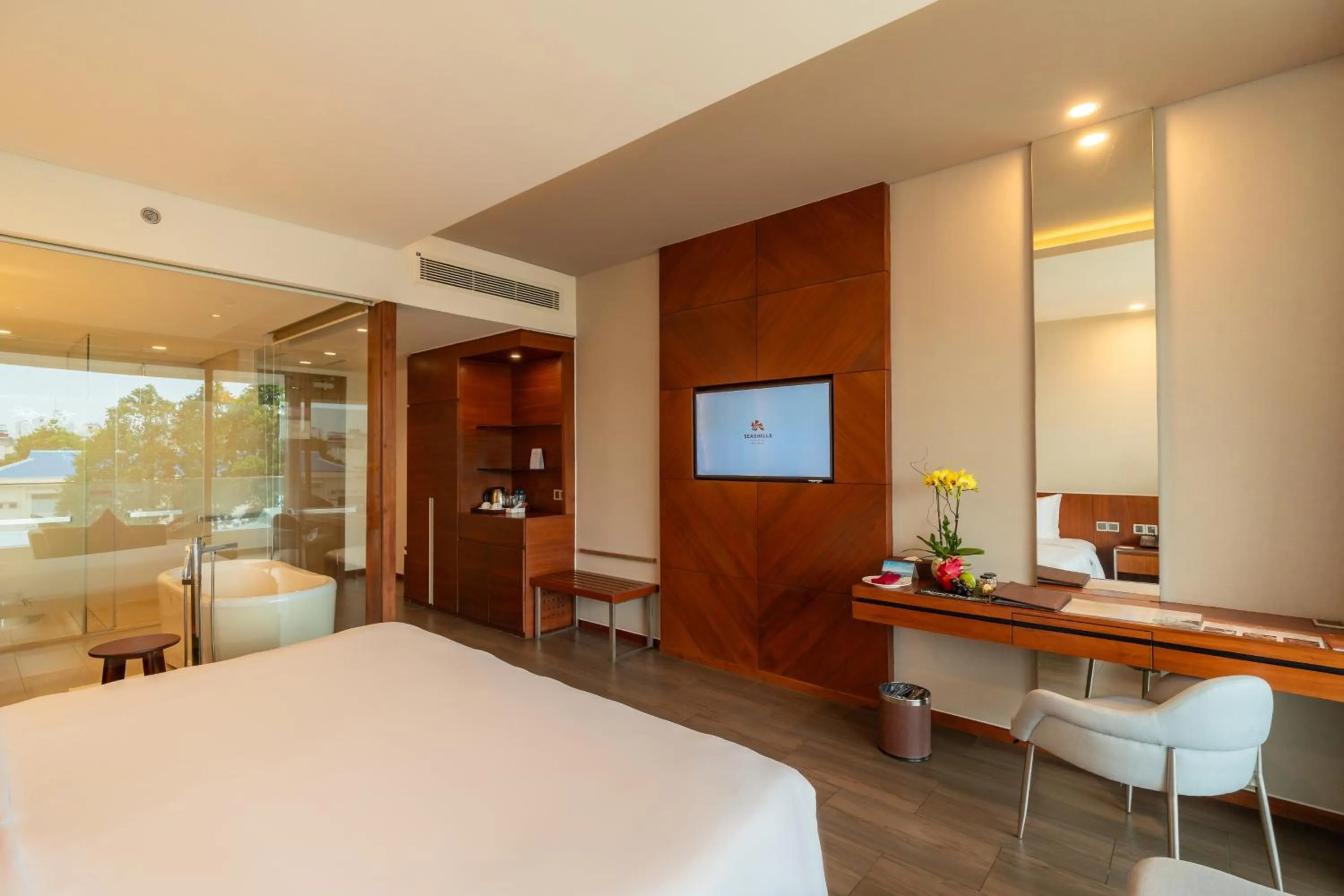 Bed in Seashells Phu Quoc Hotel & Spa