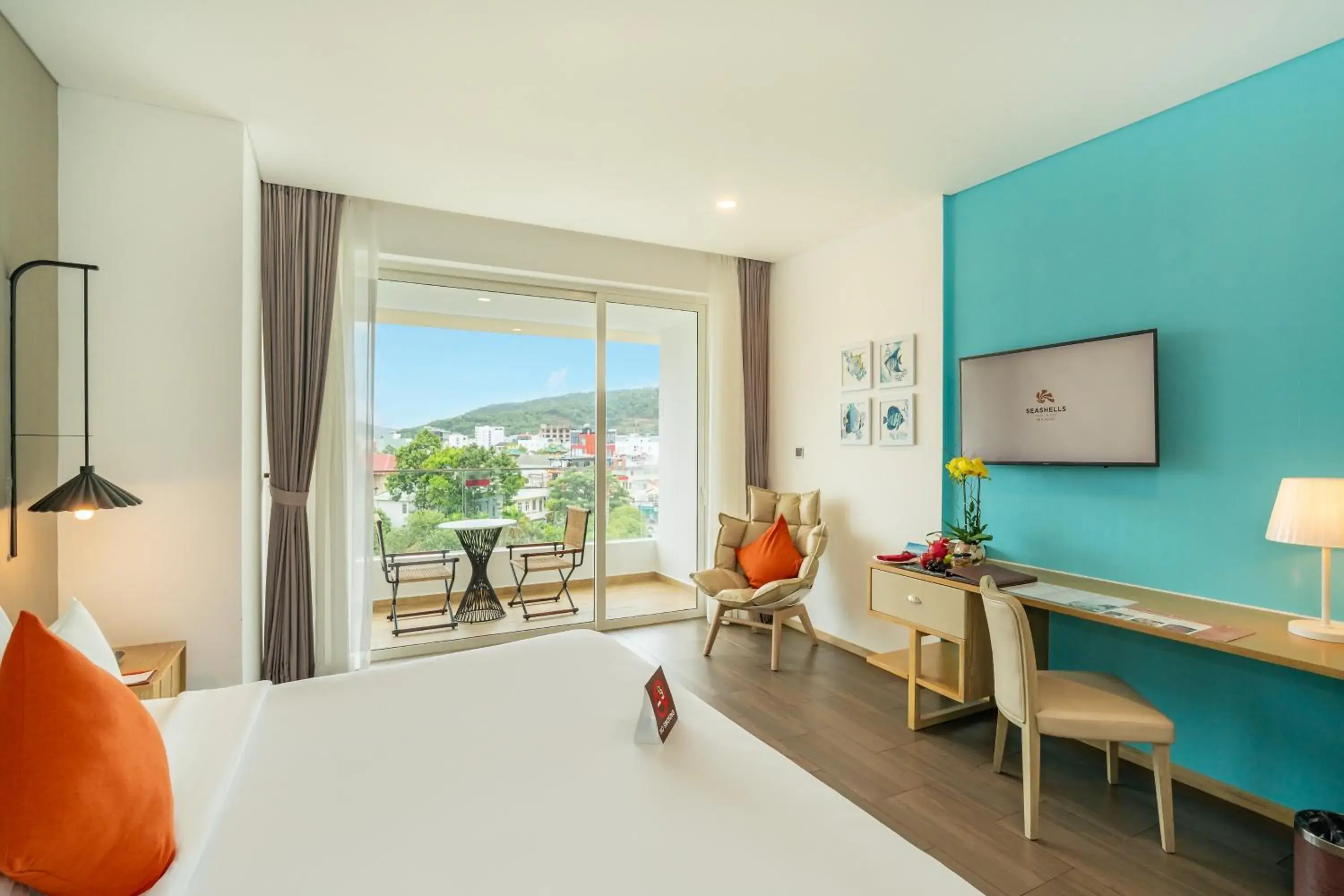 Premium City View Grand King Bed in Seashells Phu Quoc Hotel & Spa Premium City View Grand King Bed in Seashells Phu Quoc Hotel & Spa
