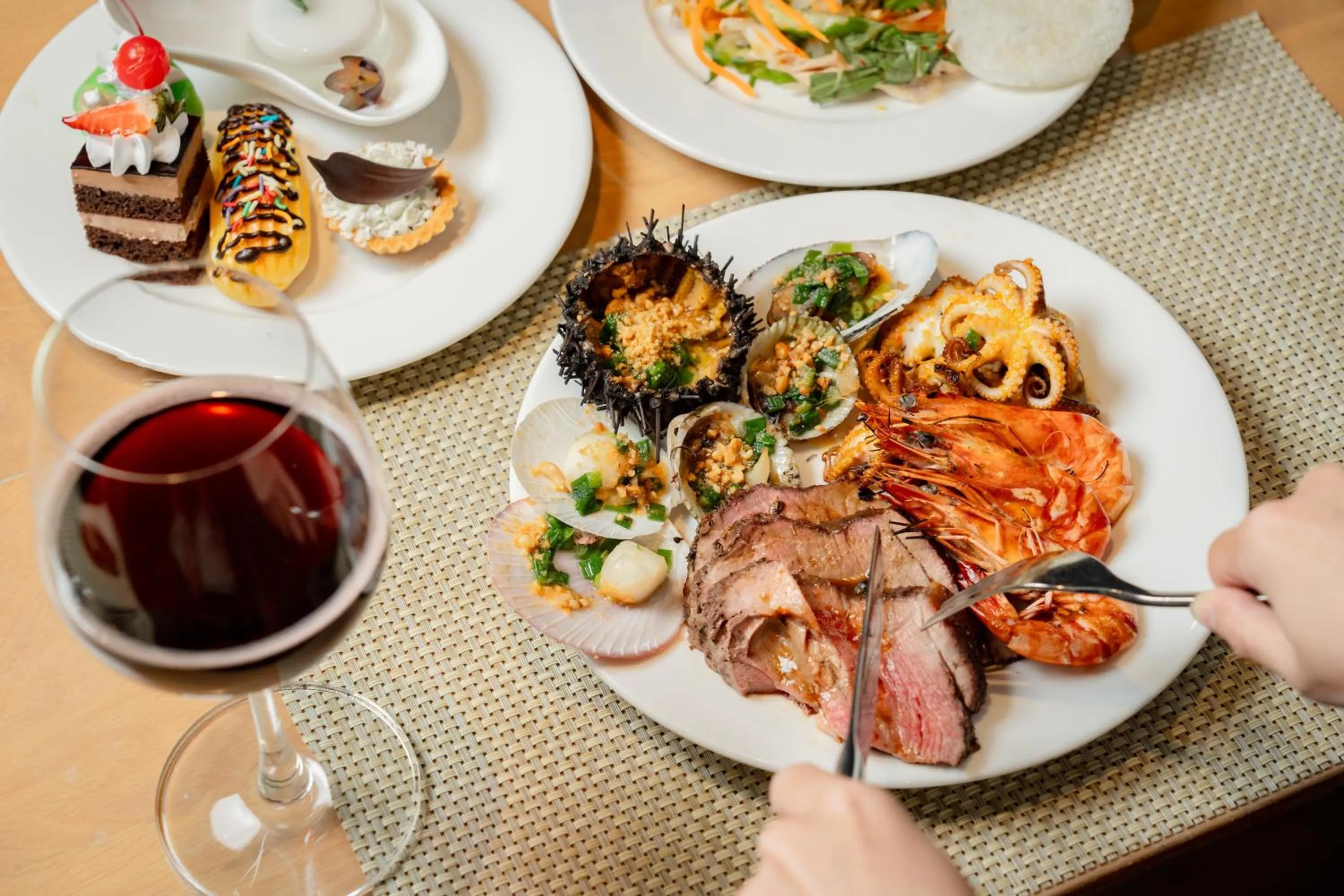 Food and drinks in Seashells Phu Quoc Hotel & Spa