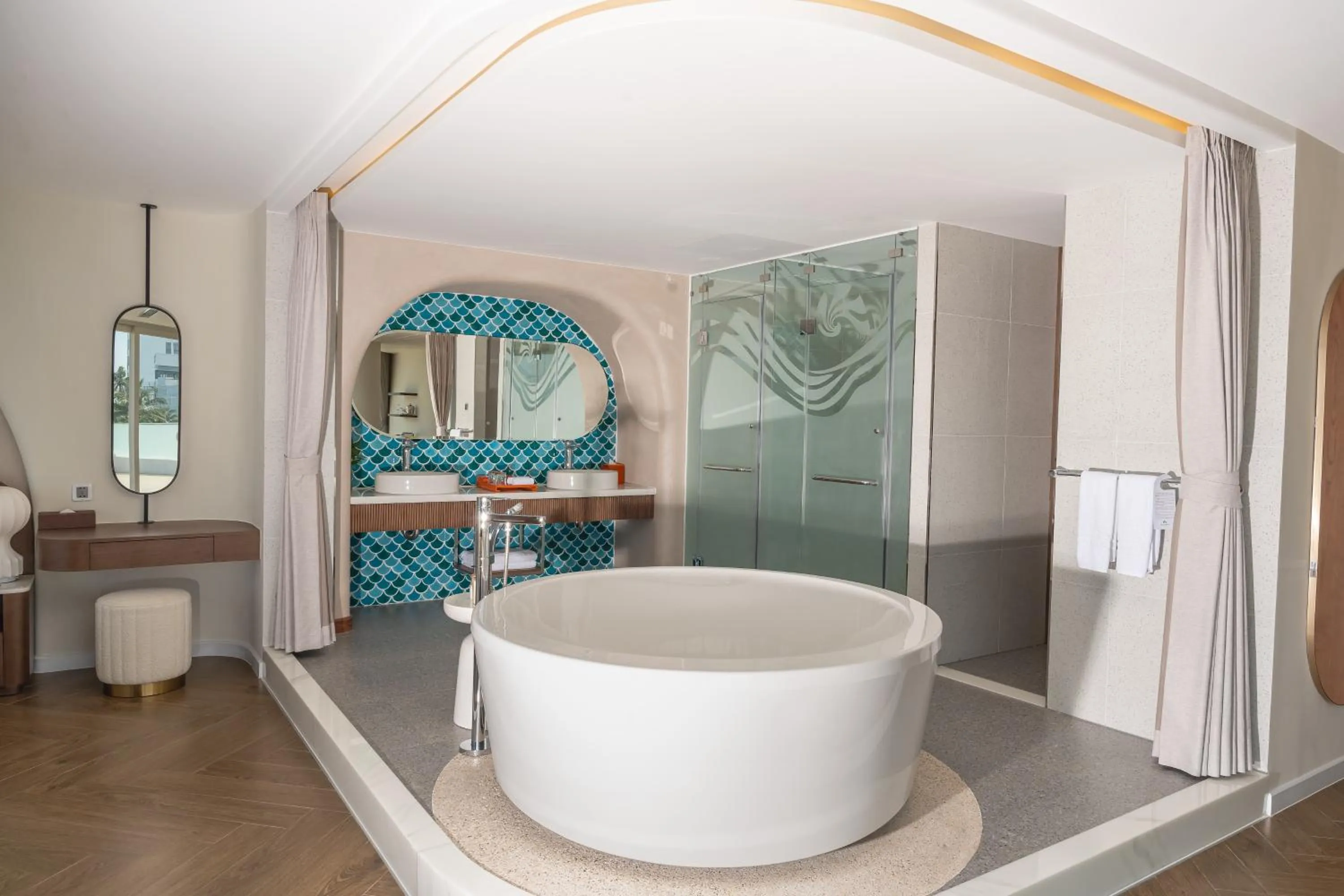 Shower in Seashells Phu Quoc Hotel & Spa