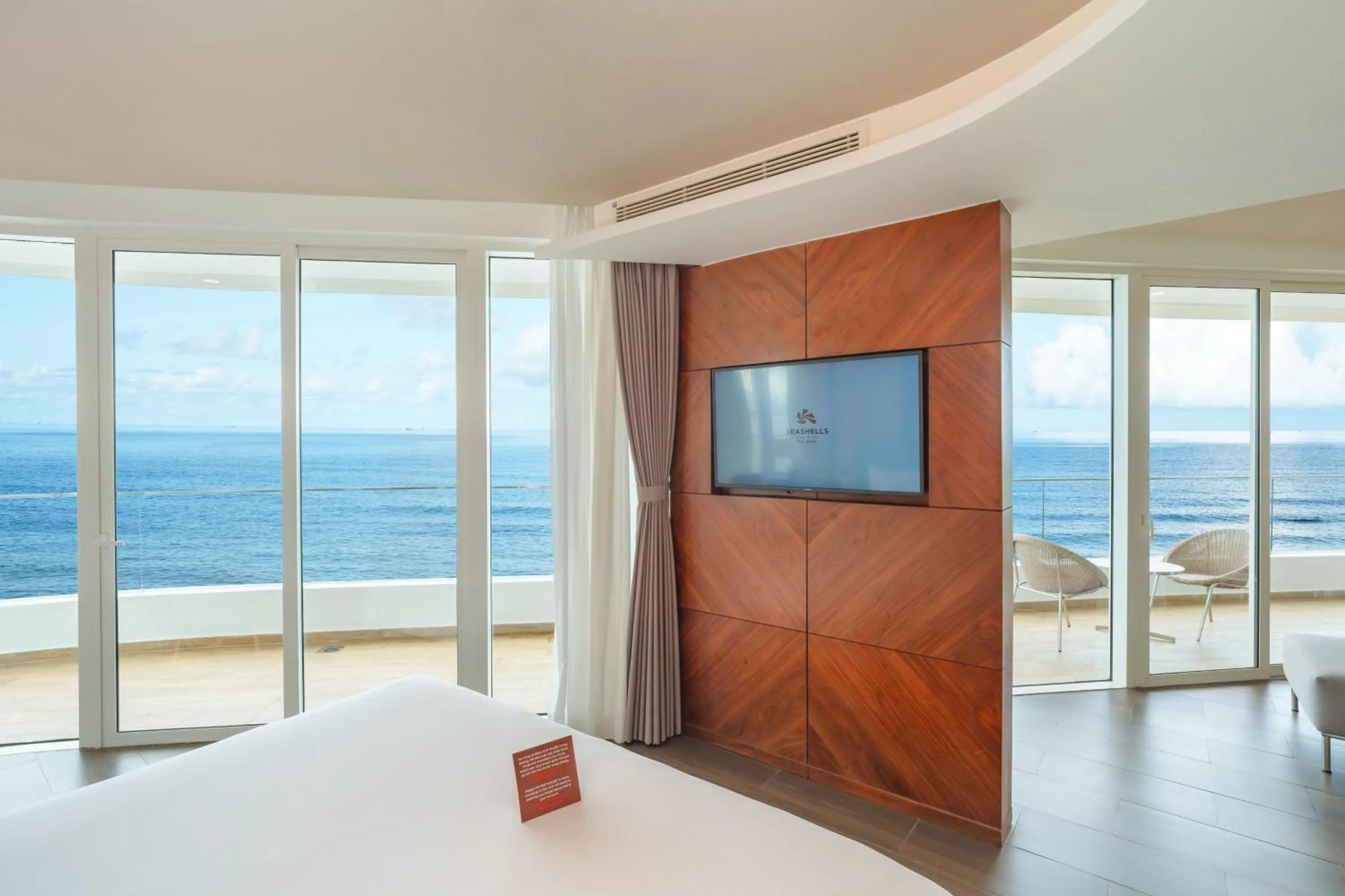 Bed in Seashells Phu Quoc Hotel & Spa