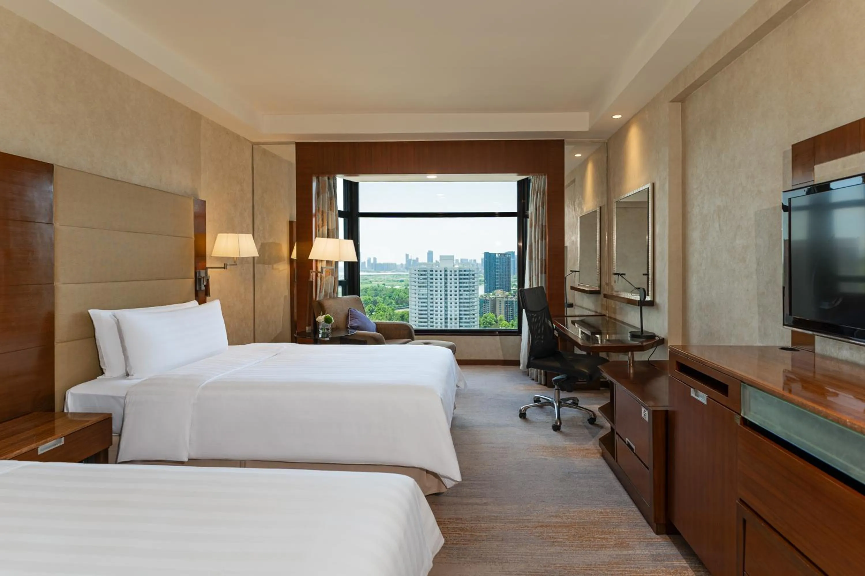 Bed in Shangri-La Shenzhen