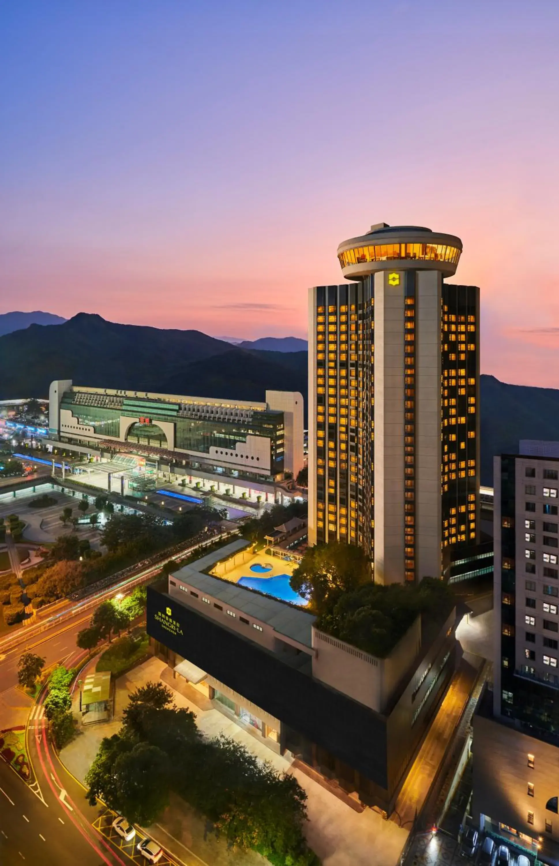 Property building in Shangri-La Shenzhen - Nearby Luohu Border, Outdoor Swimming Pool Property building in Shangri-La Shenzhen - Nearby Luohu Border, Outdoor Swimming Pool