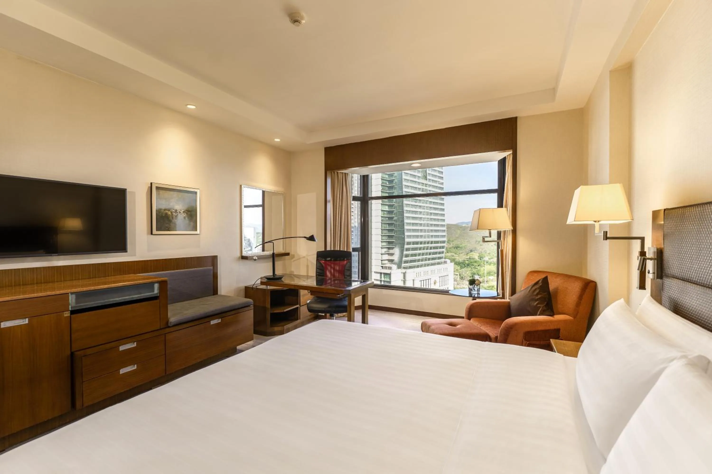 Bed in Shangri-La Shenzhen