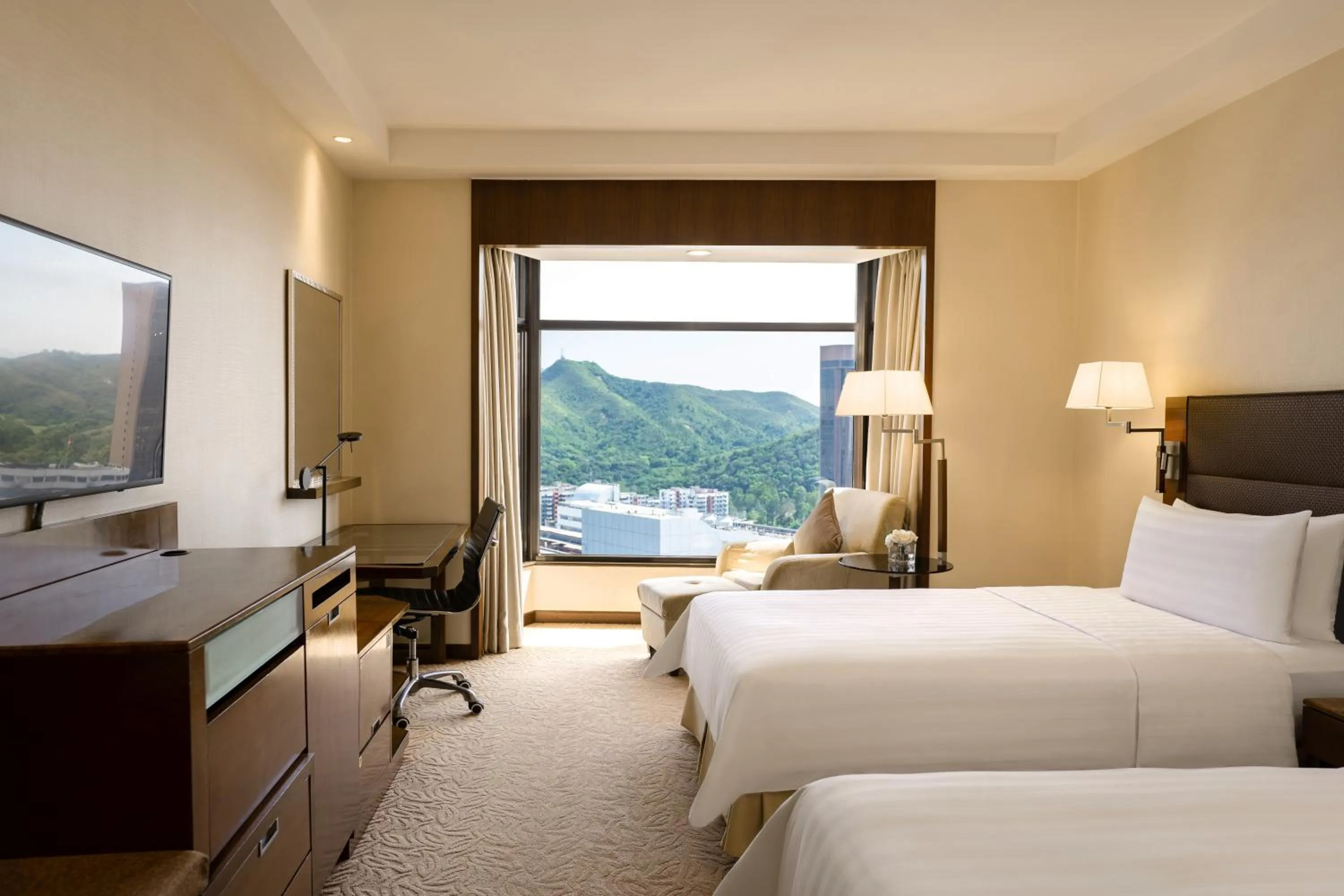 Bed in Shangri-La Shenzhen