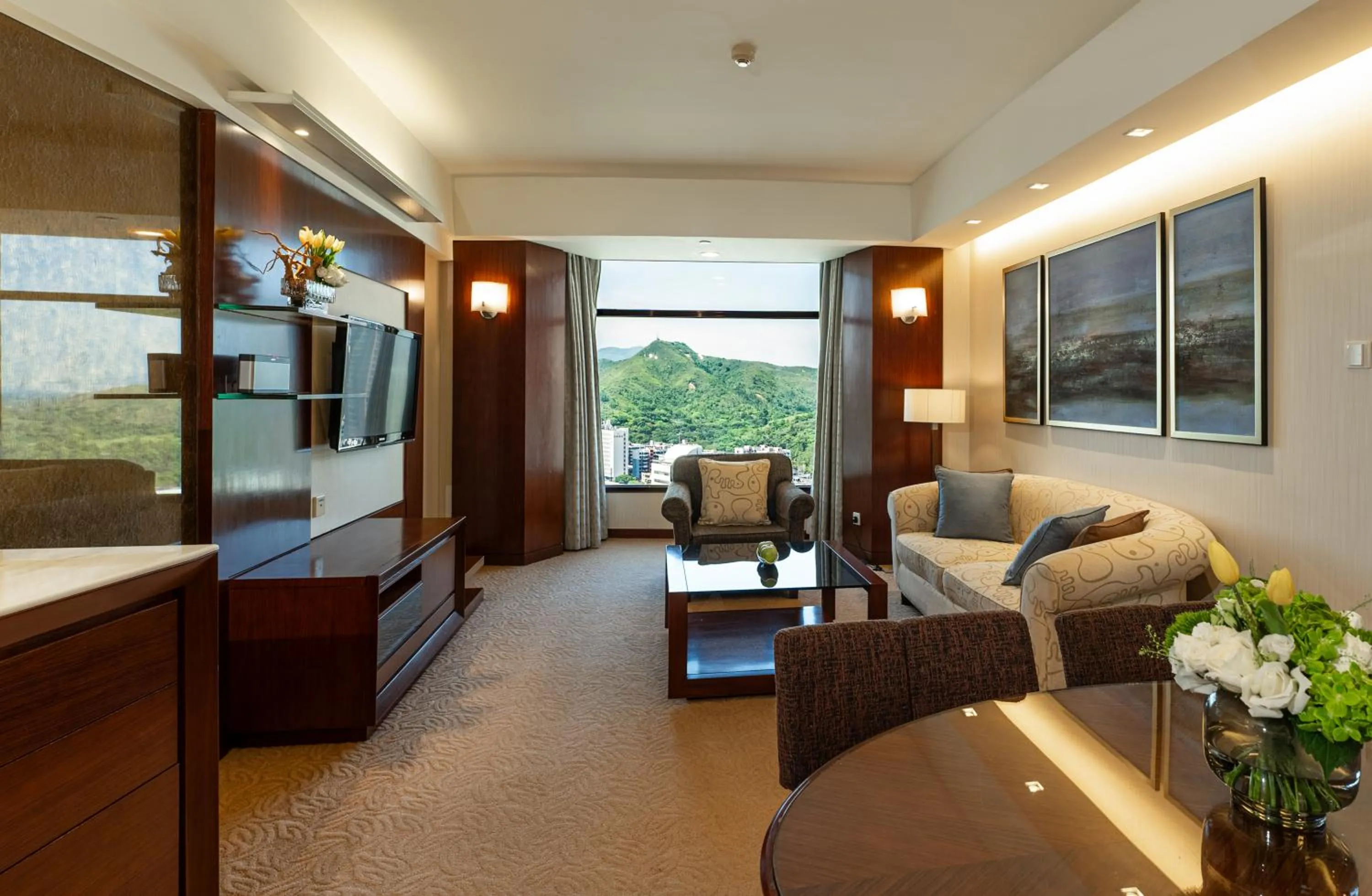 Living room in Shangri-La Shenzhen