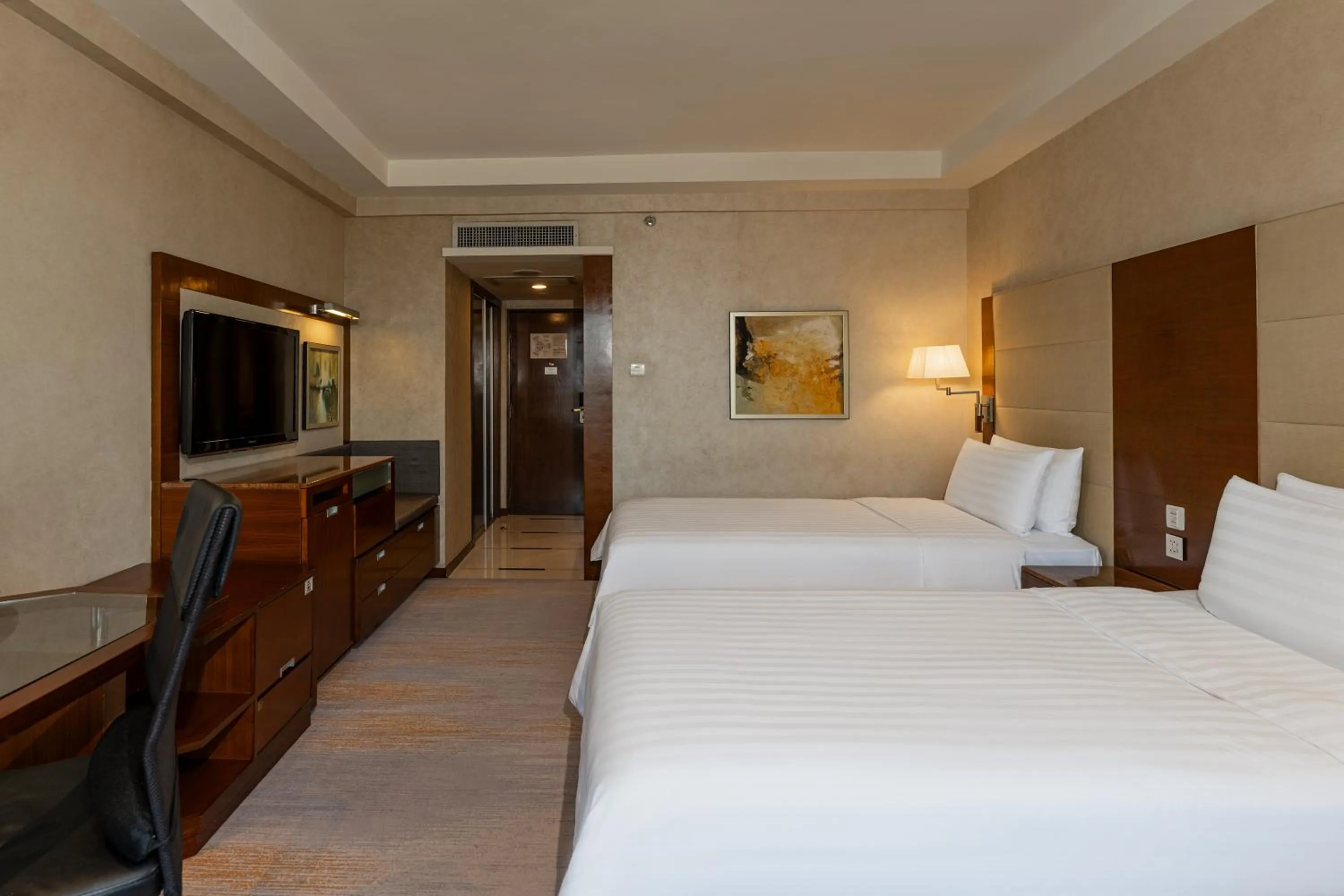 Bed in Shangri-La Shenzhen