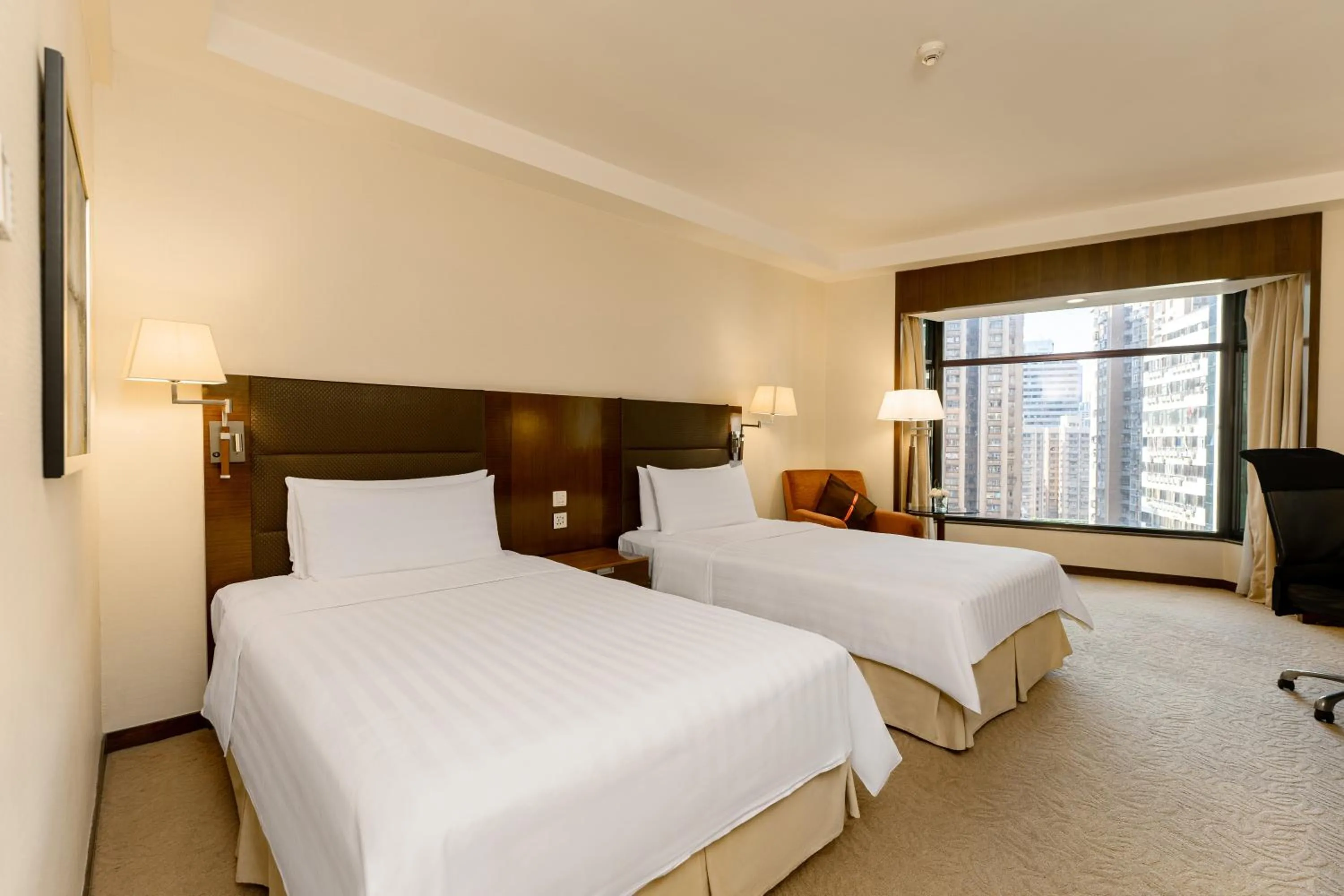 Bed in Shangri-La Shenzhen