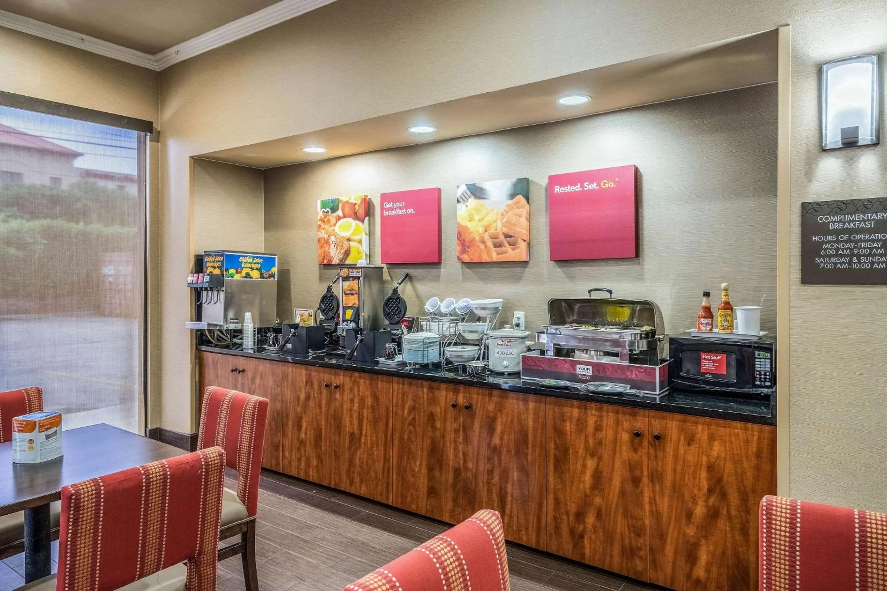 Breakfast in Comfort Suites Near Texas State University