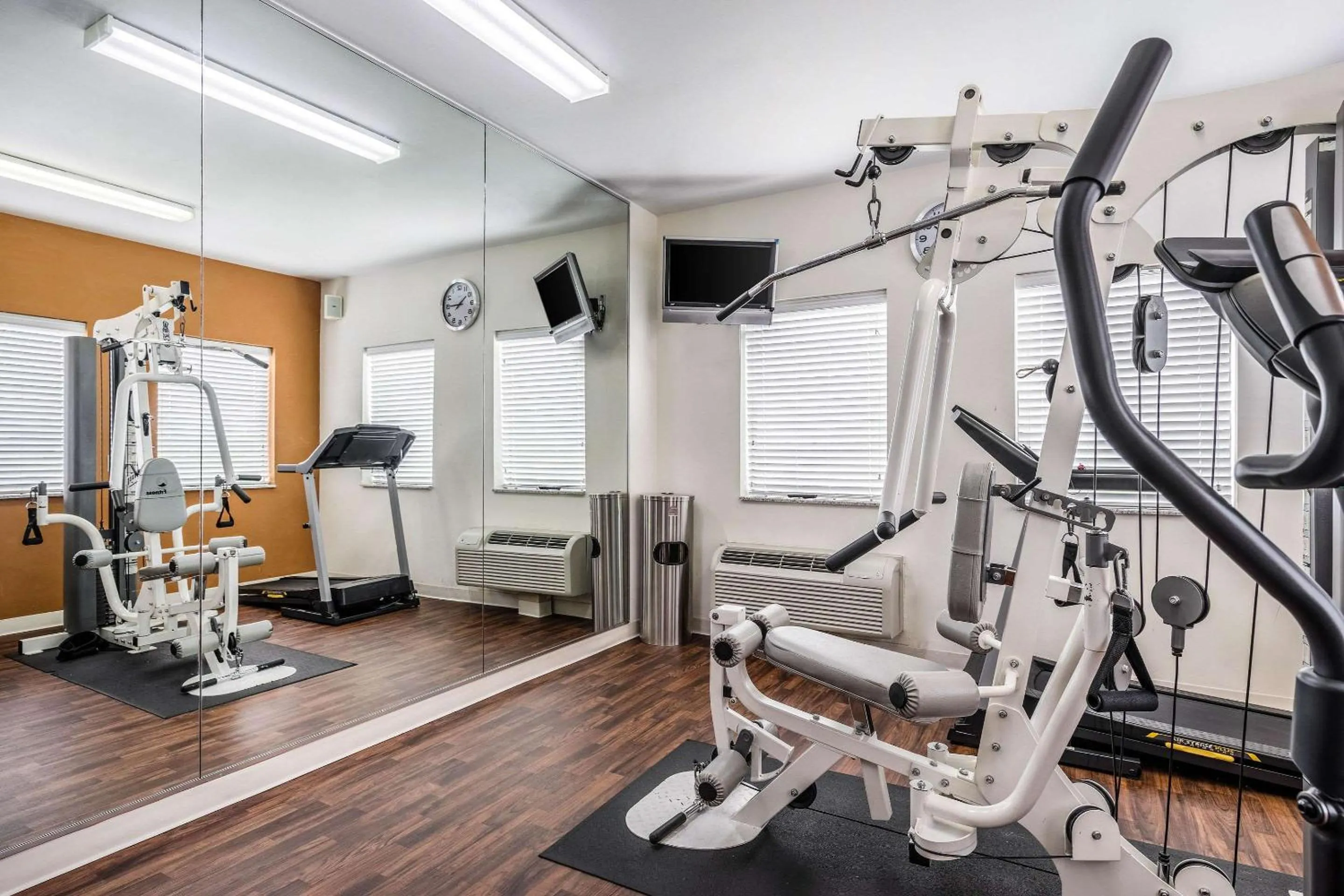 Fitness centre/facilities in Comfort Suites Near Texas State University