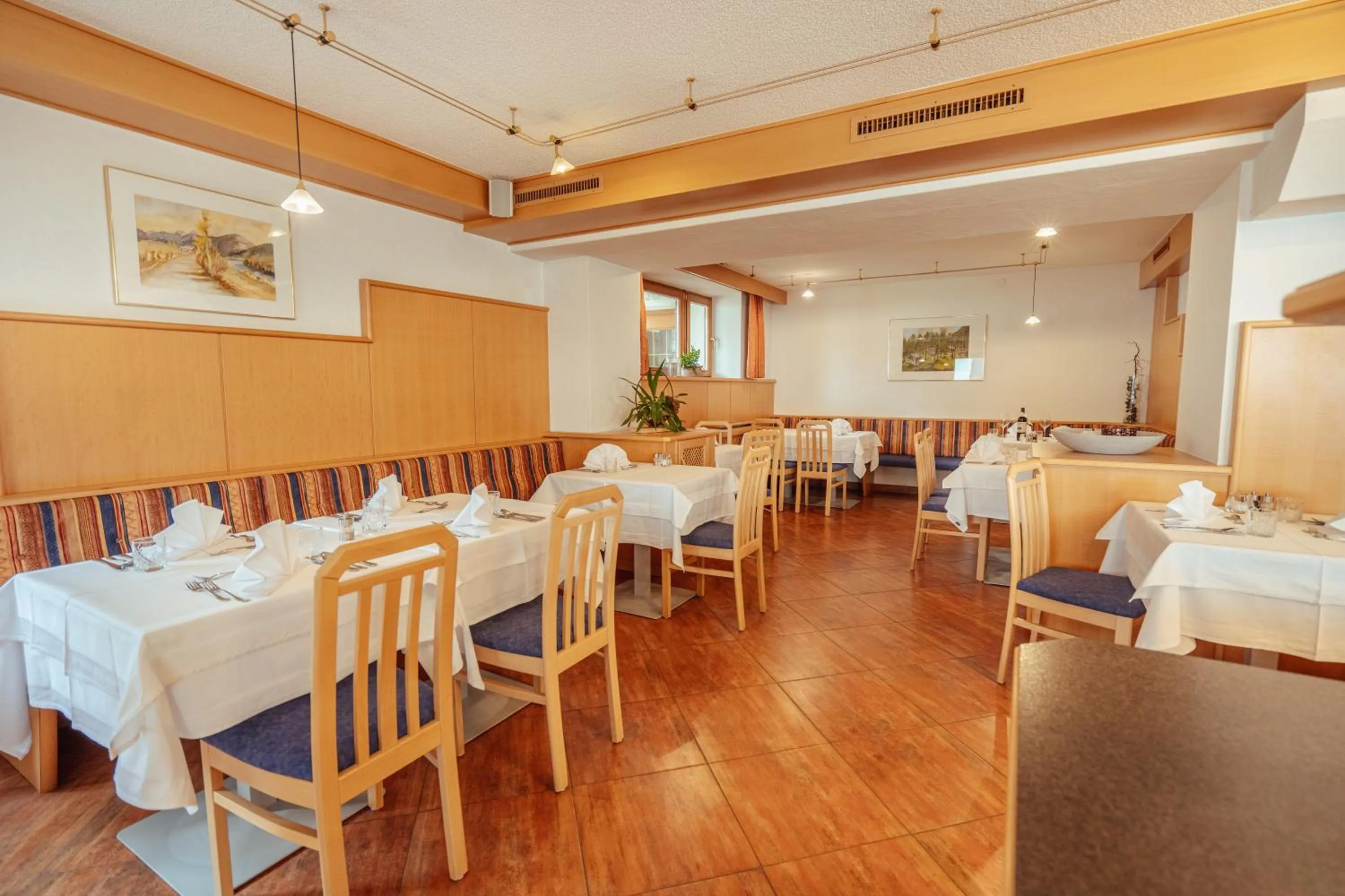 Restaurant/places to eat in Hotel Gesser