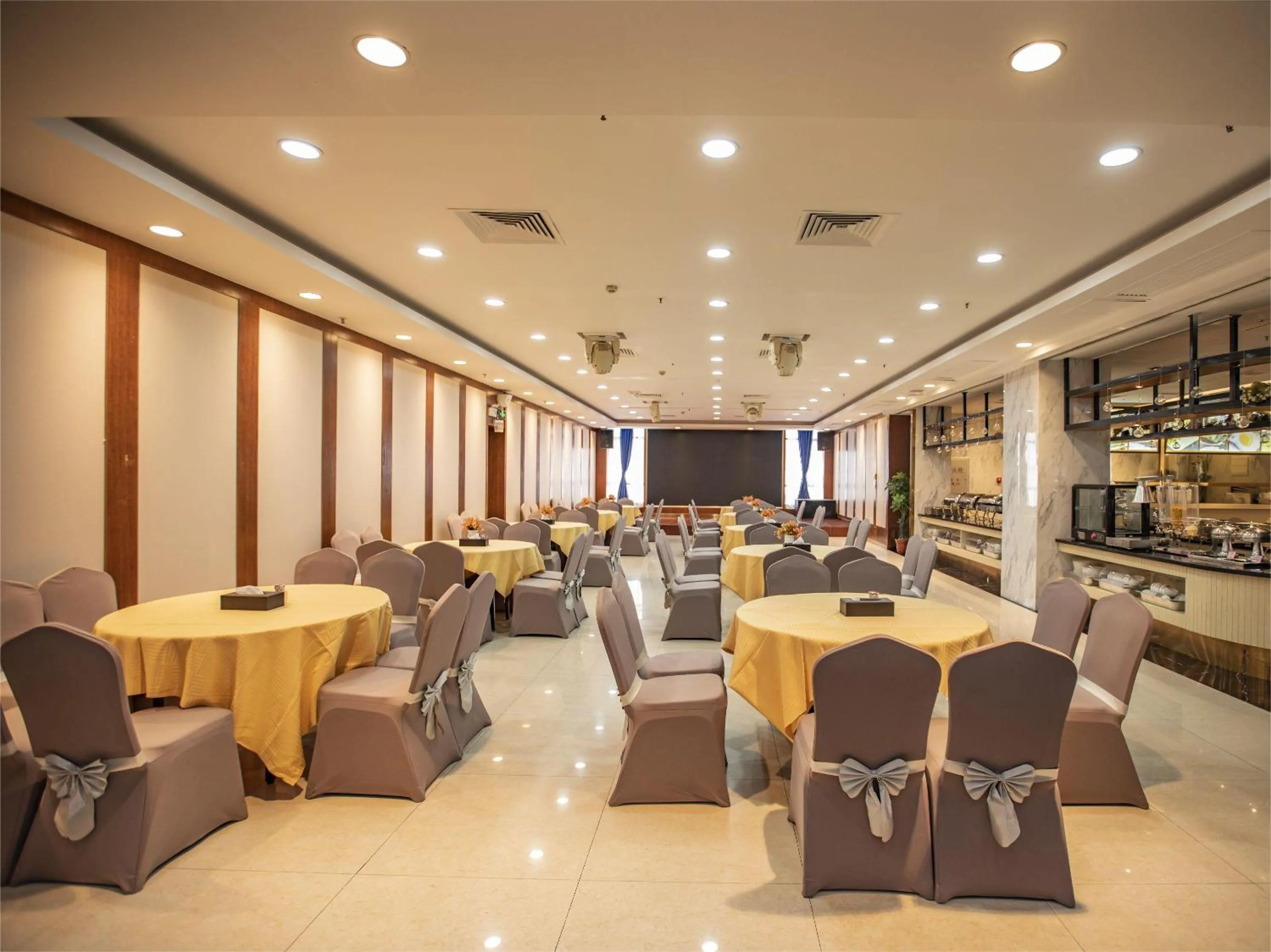 Restaurant/places to eat in Junyue Hotel