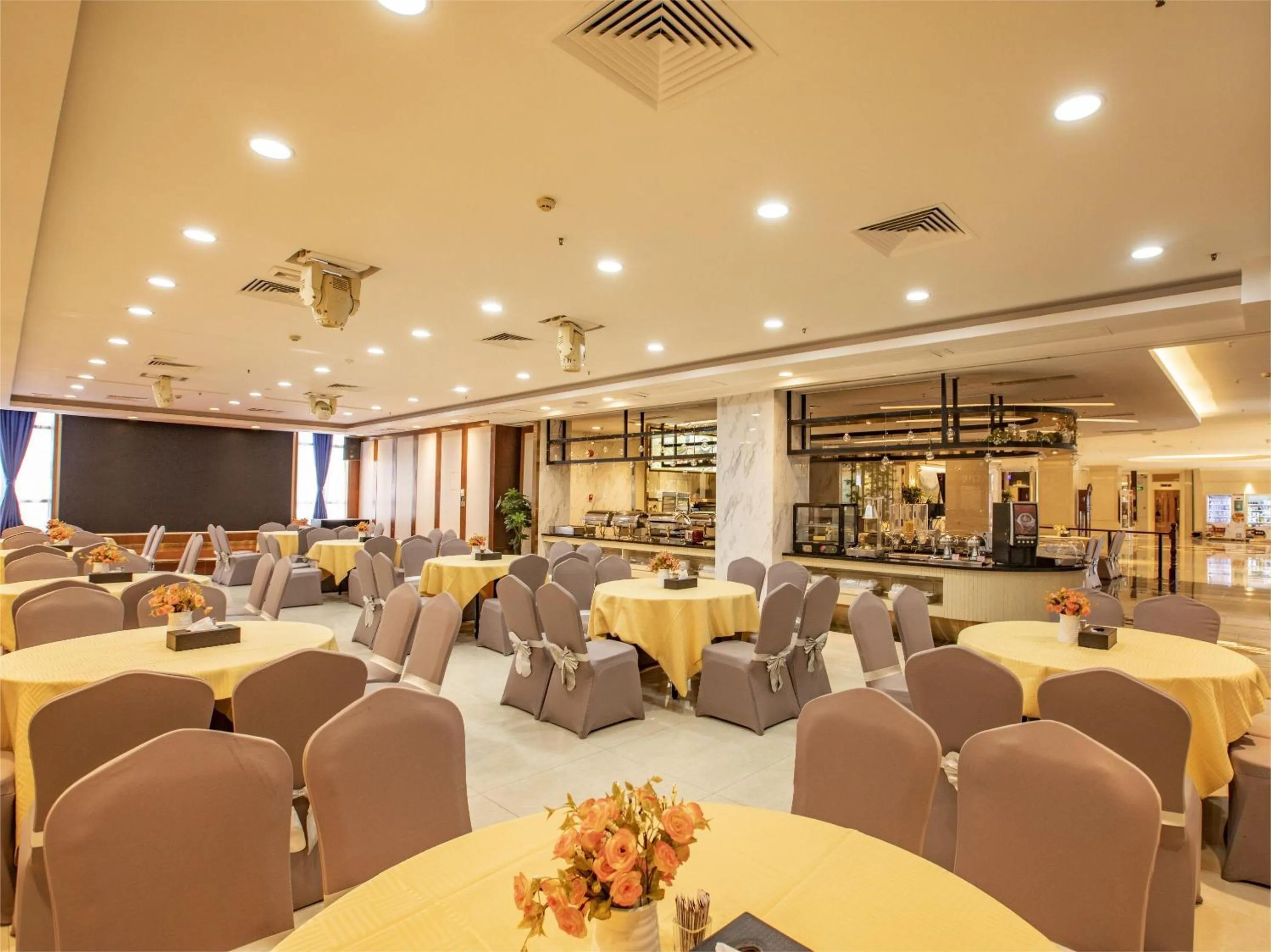 Restaurant/places to eat in Junyue Hotel