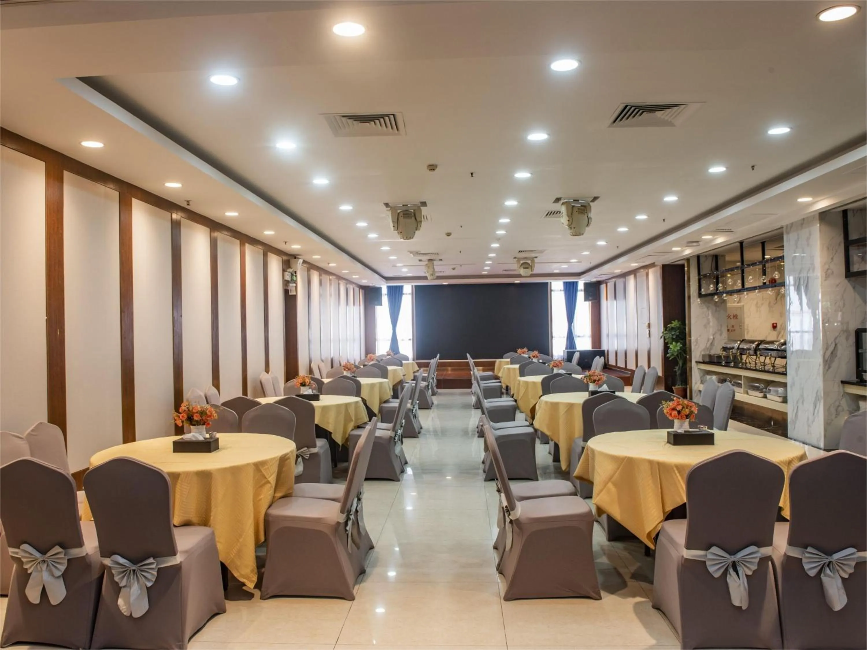 Restaurant/places to eat in Junyue Hotel