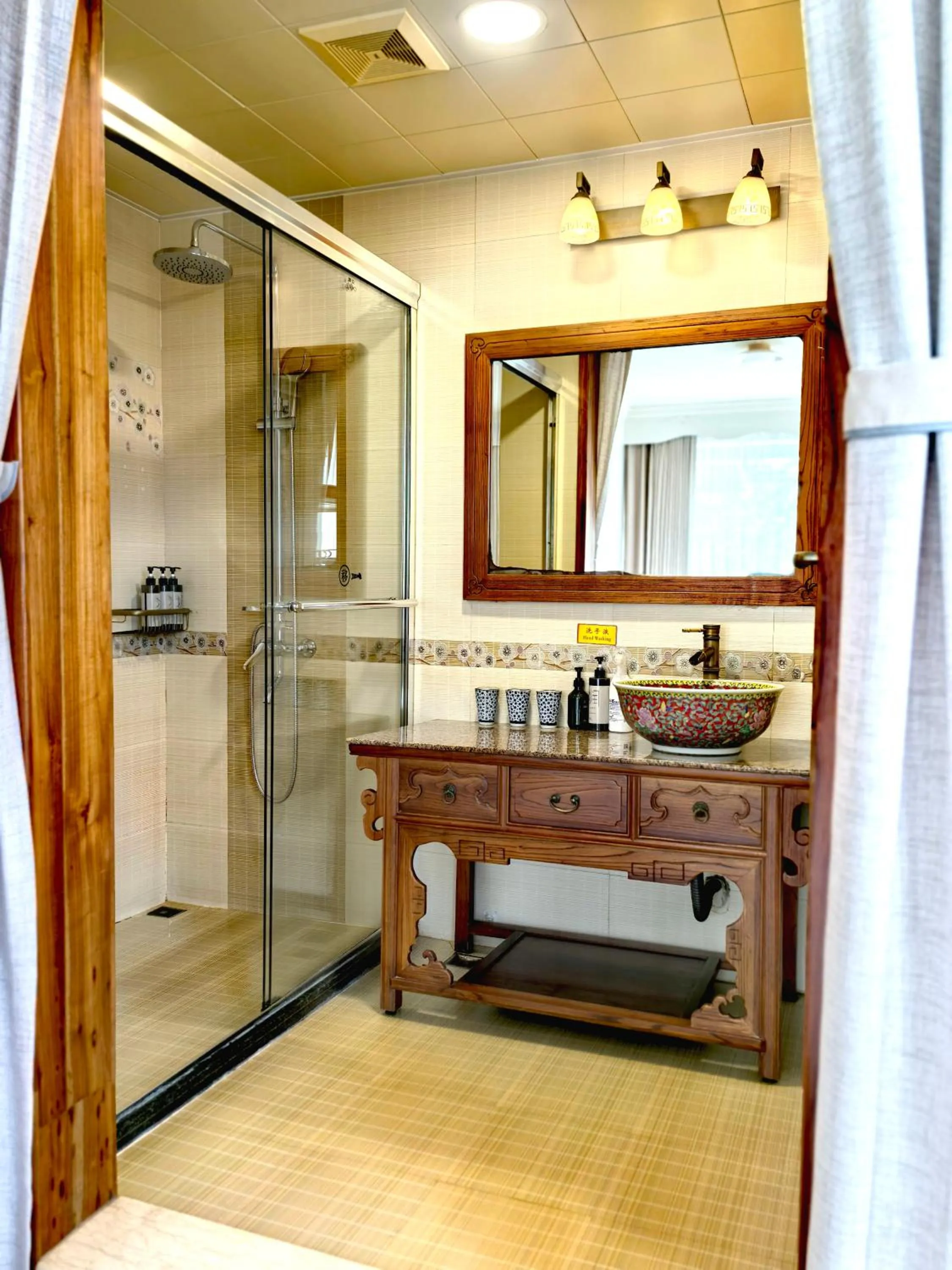 Shower in Yangshuo River View Hotel