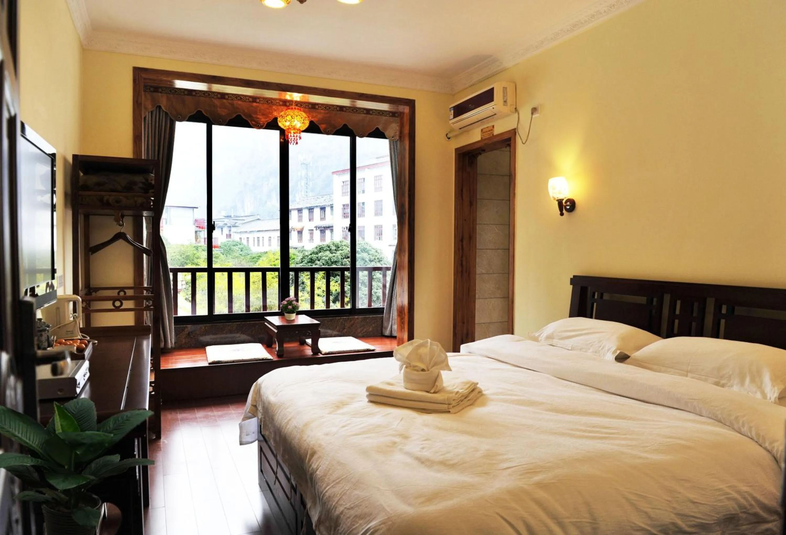 Day, Bed in Yangshuo River View Hotel