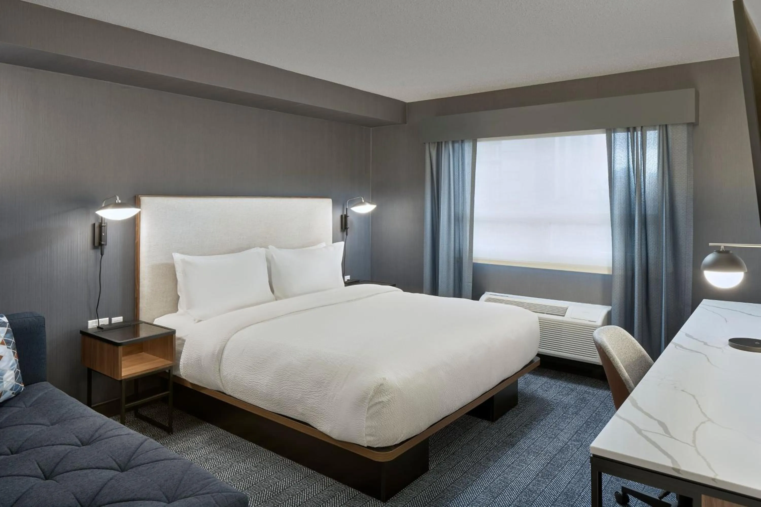 Photo of the whole room, Bed in Quality Hotel