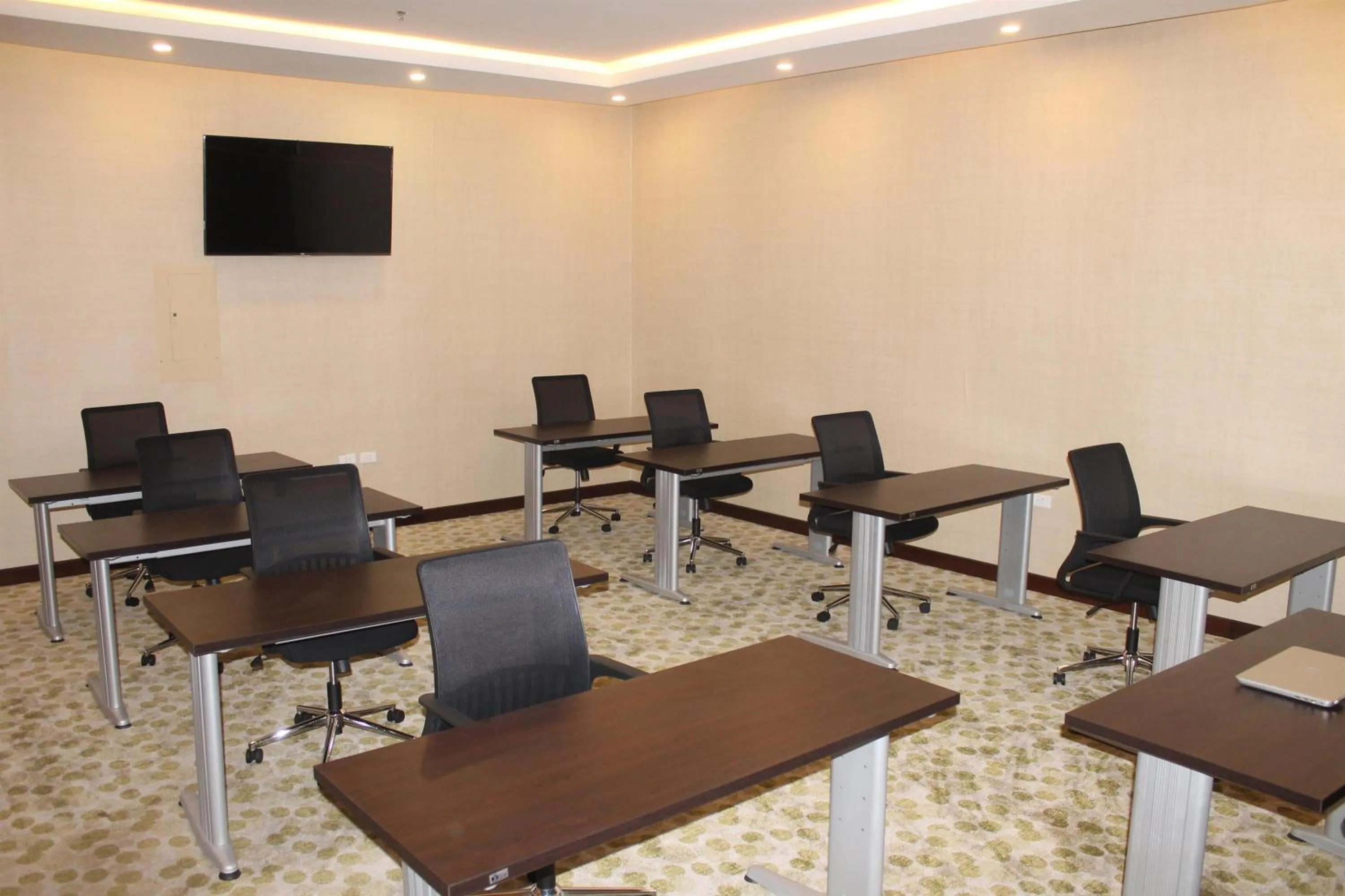Meeting/conference room in Almuhaidb Residence Al Jubail