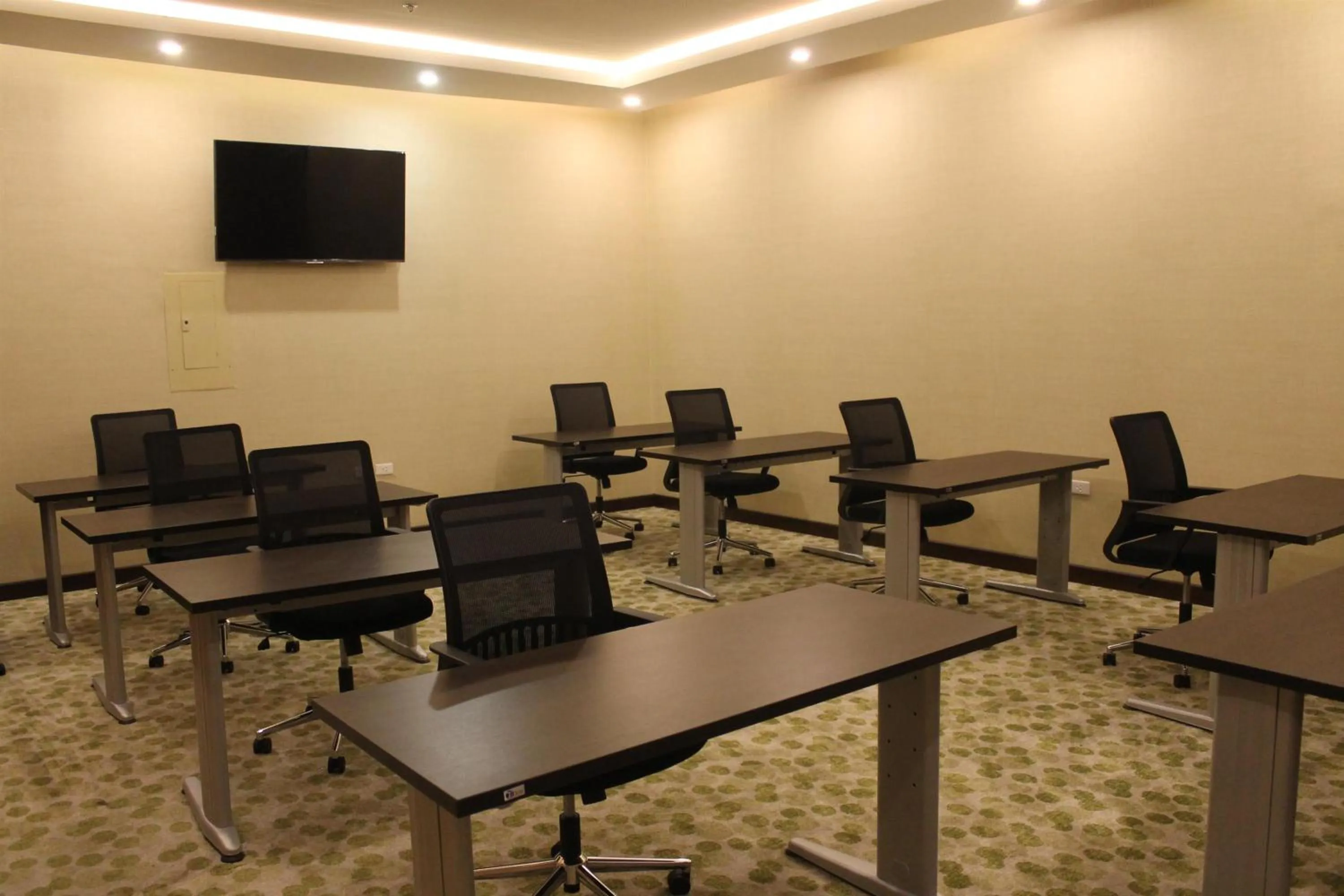 Meeting/conference room in Almuhaidb Residence Al Jubail