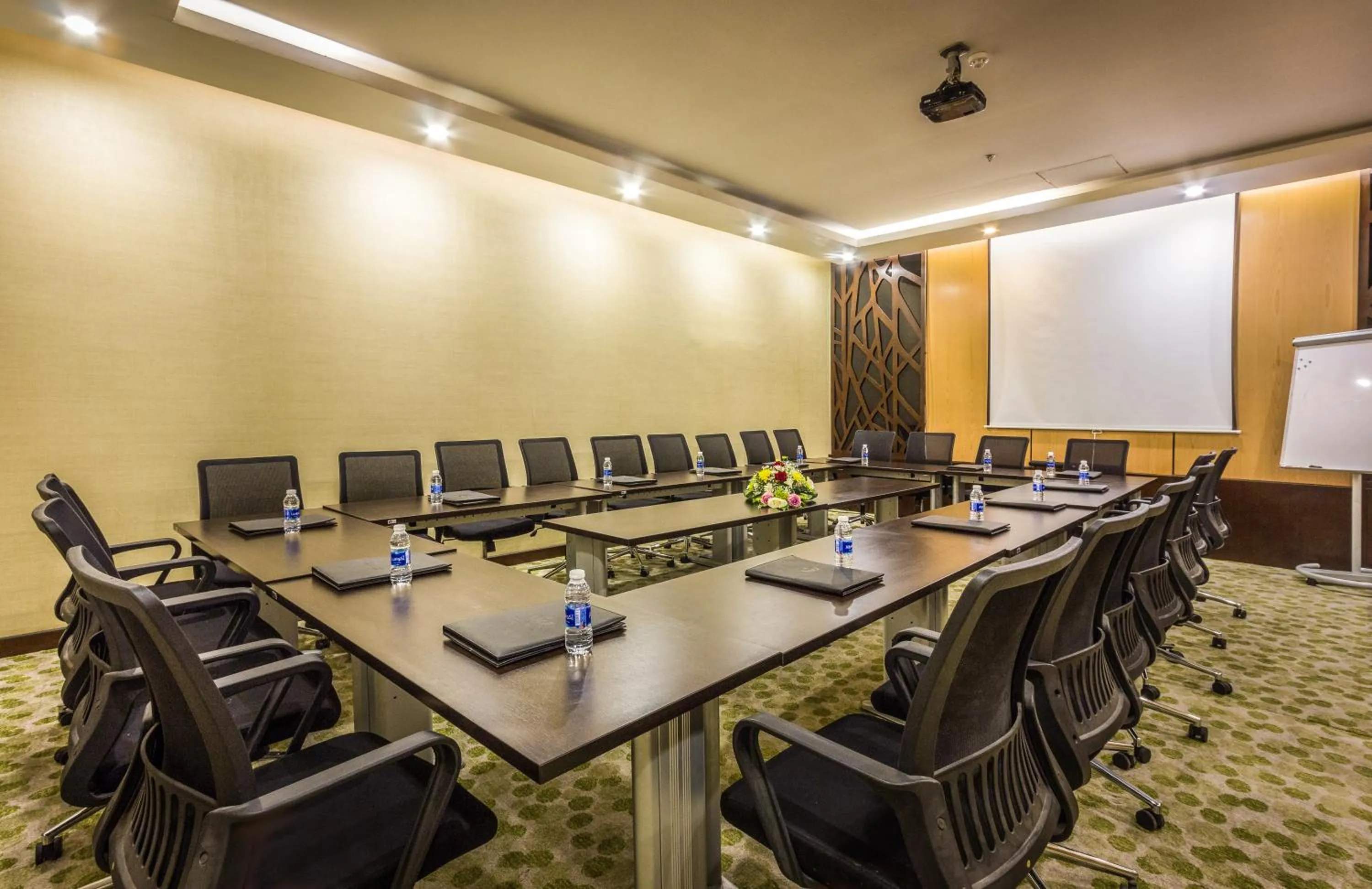 Meeting/conference room in Almuhaidb Residence Al Jubail