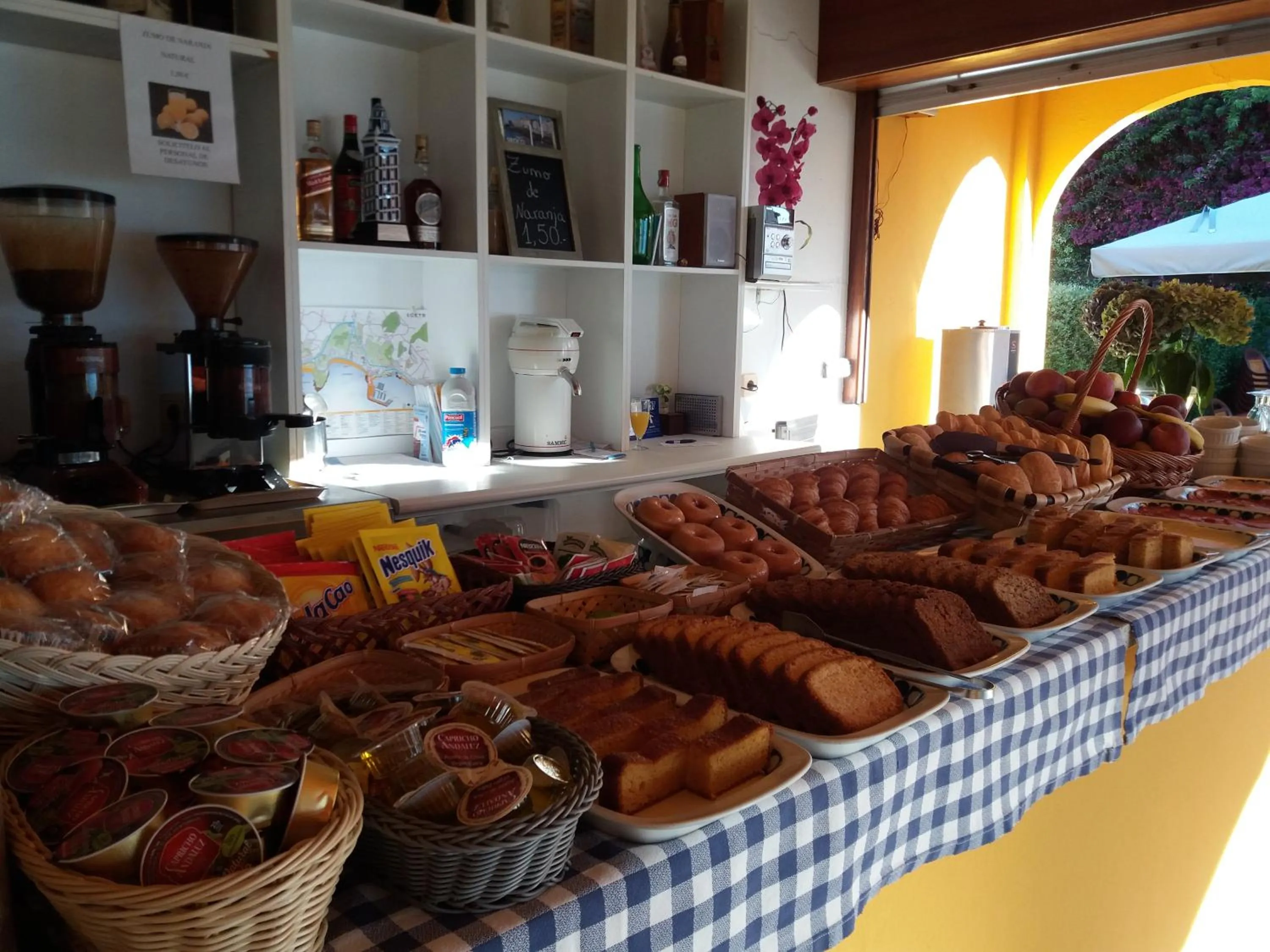 Buffet breakfast in Hotel Siroco