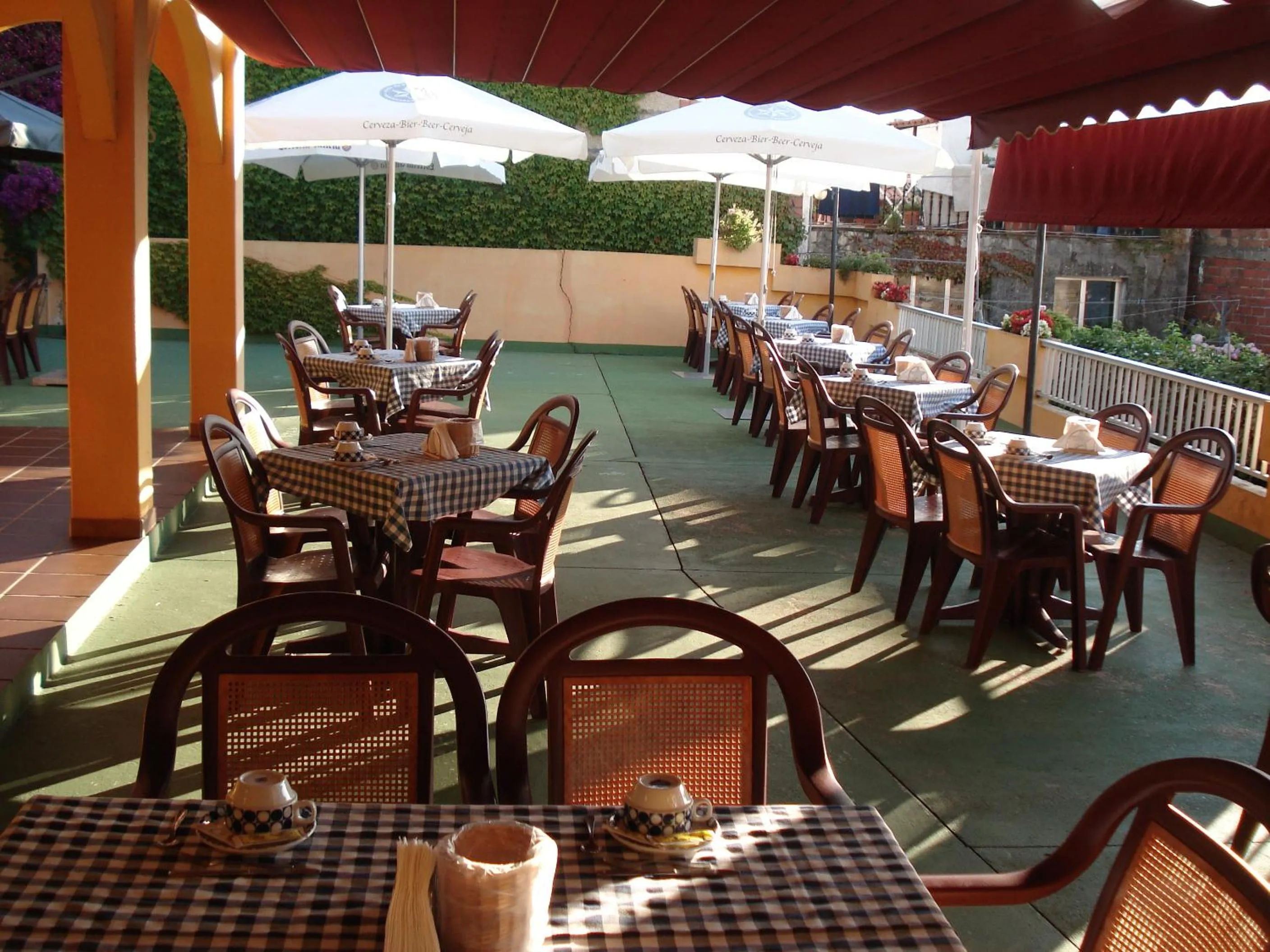 Restaurant/places to eat in Hotel Siroco