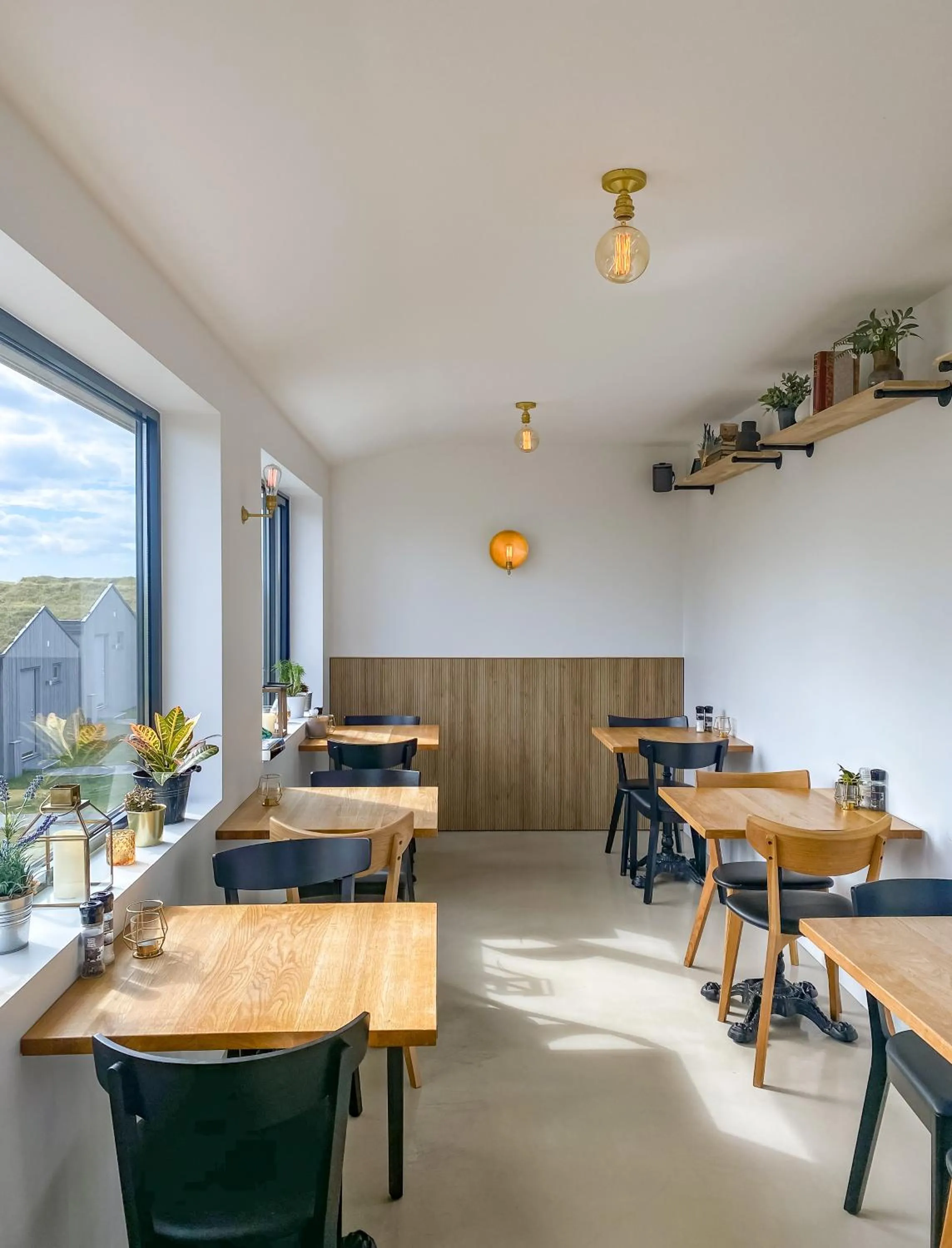 Restaurant/places to eat in Magma Hotel