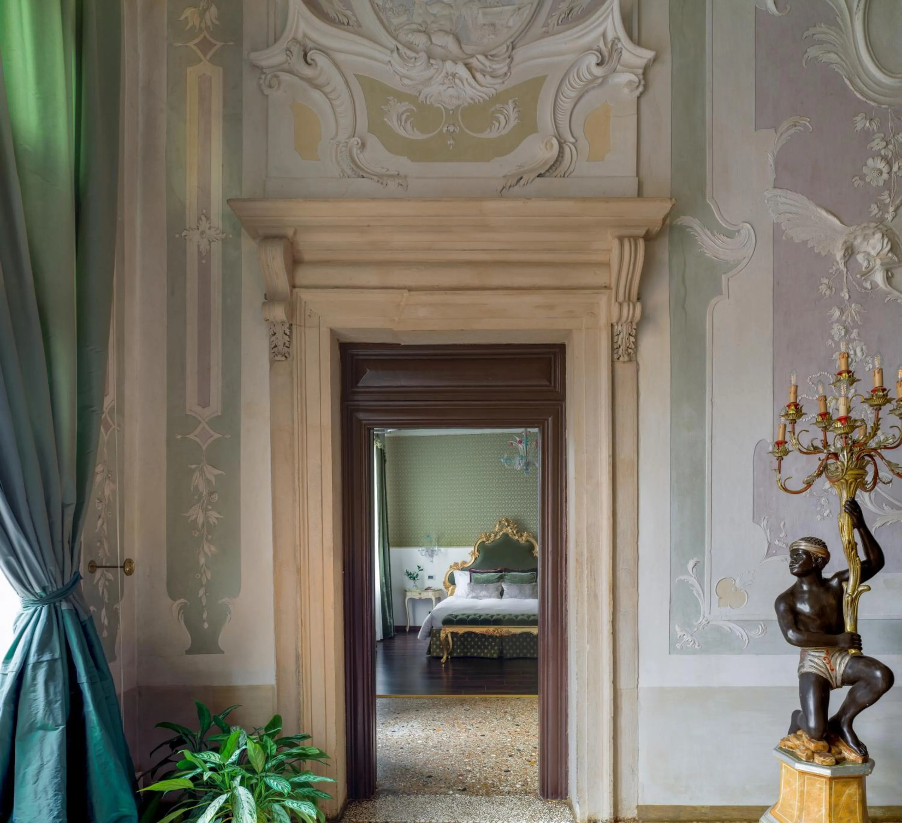 Decorative detail, Bed in Hotel La Residenza