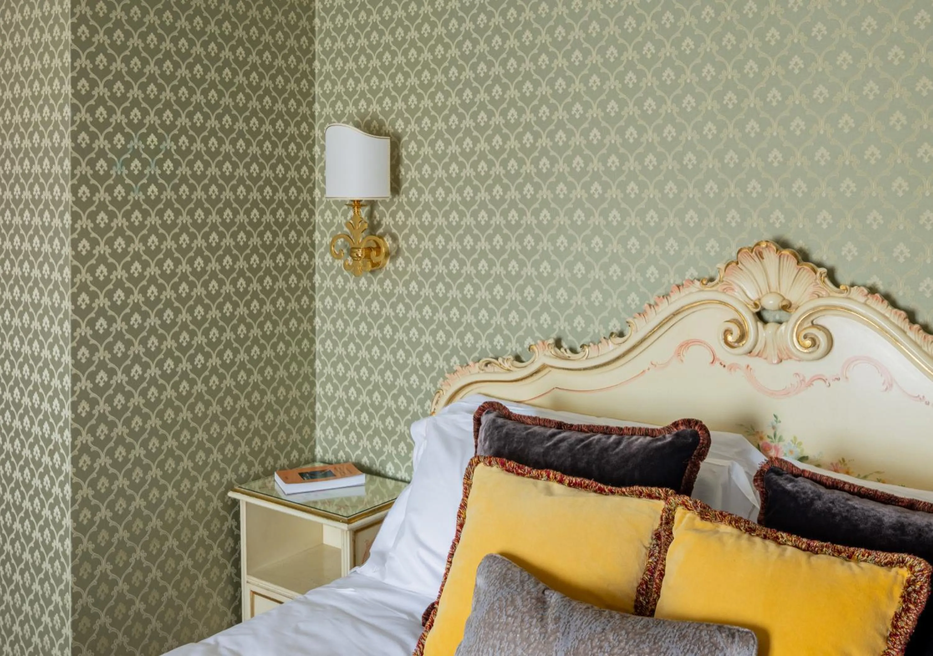 Decorative detail, Bed in Hotel La Residenza