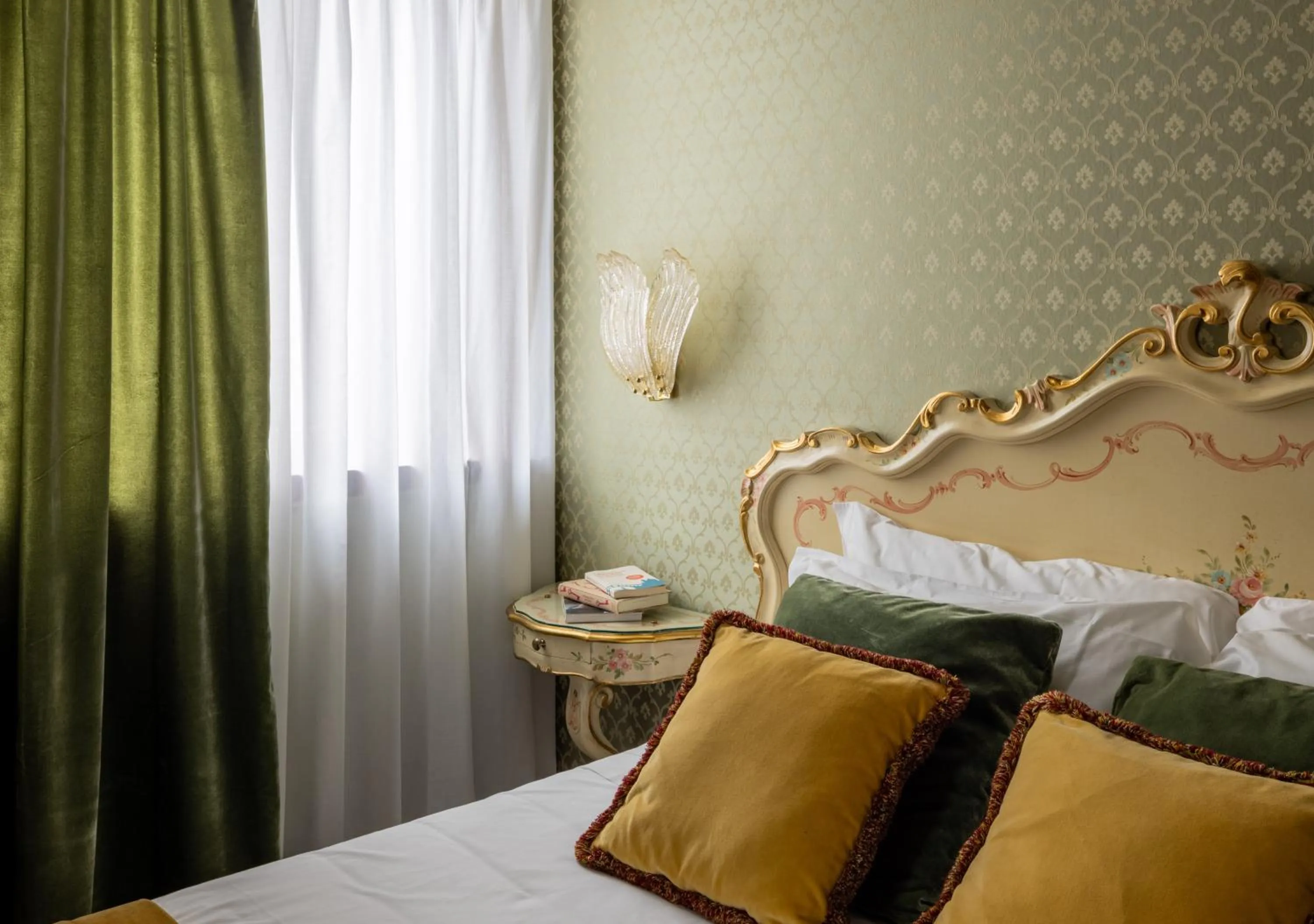 Decorative detail, Bed in Hotel La Residenza